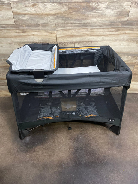 NEW 4moms Breeze Plus Playard in Black - Me n Mommy To Be