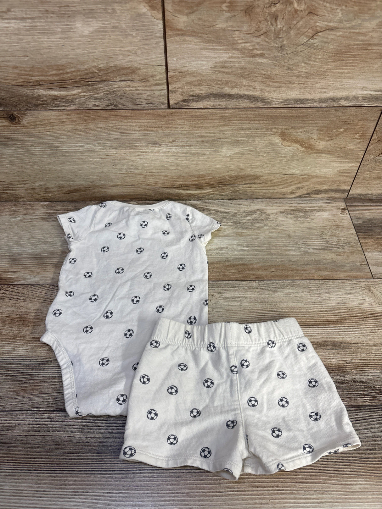 Carter's 2pc Soccer Bodysuit & Shorts Set Ivory sz 6m