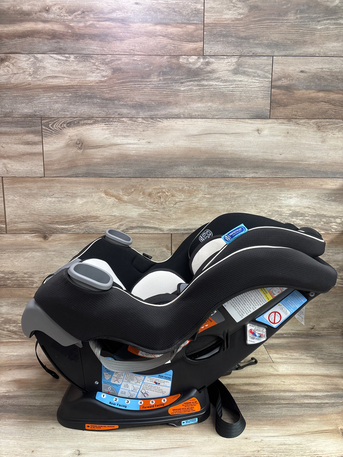 Graco Extend2Fit Convertible Car Seat in Gotham