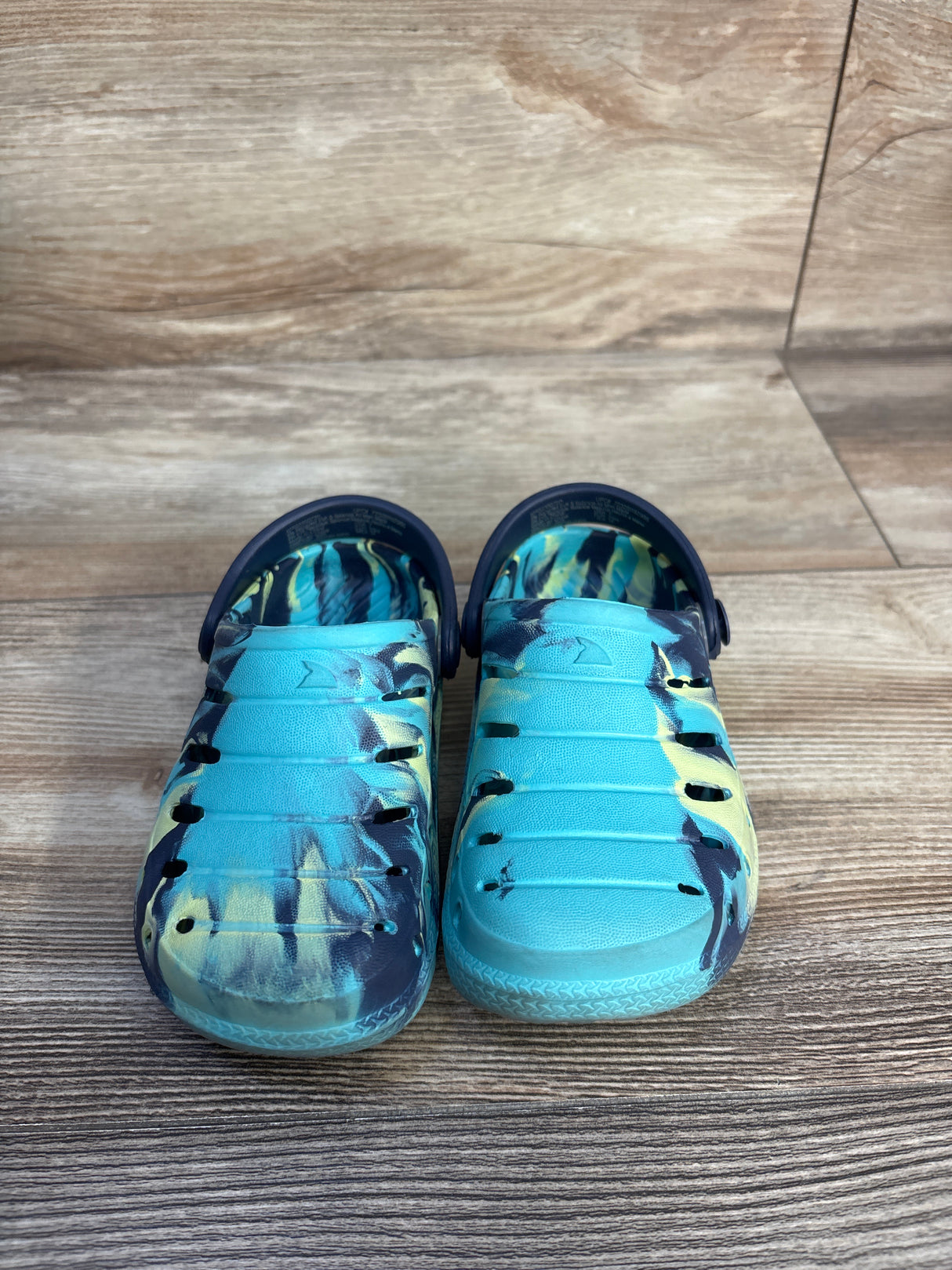 Rugged Shark Swirl Pattern Clogs Blue sz 7c