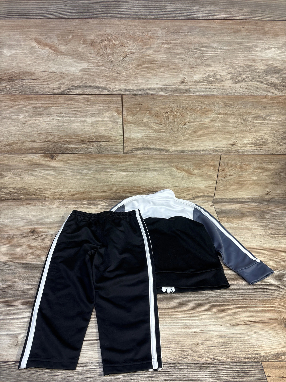 Adidas 2pc Tracksuit White sz 2T