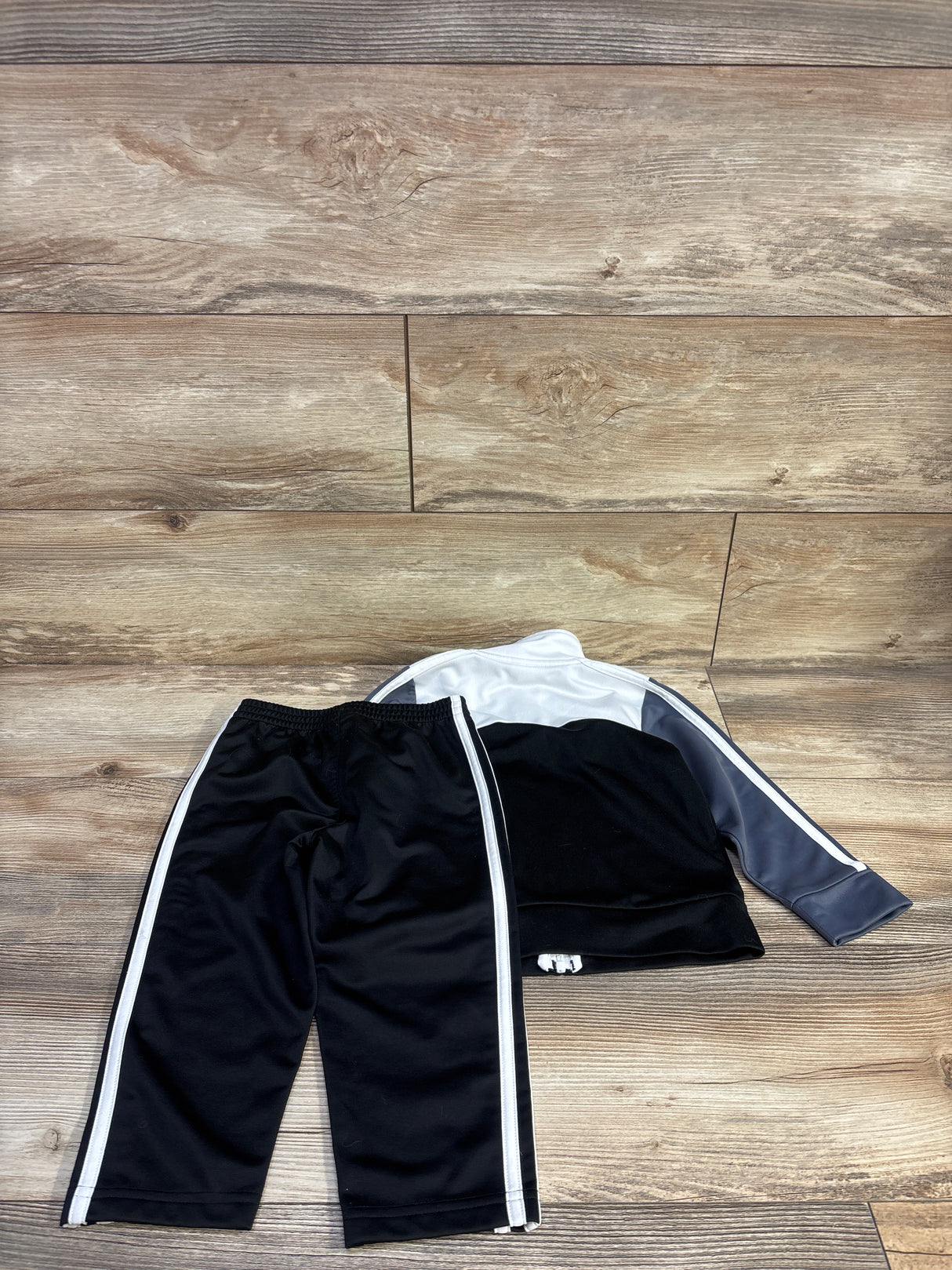 Adidas 2pc Tracksuit White sz 2T
