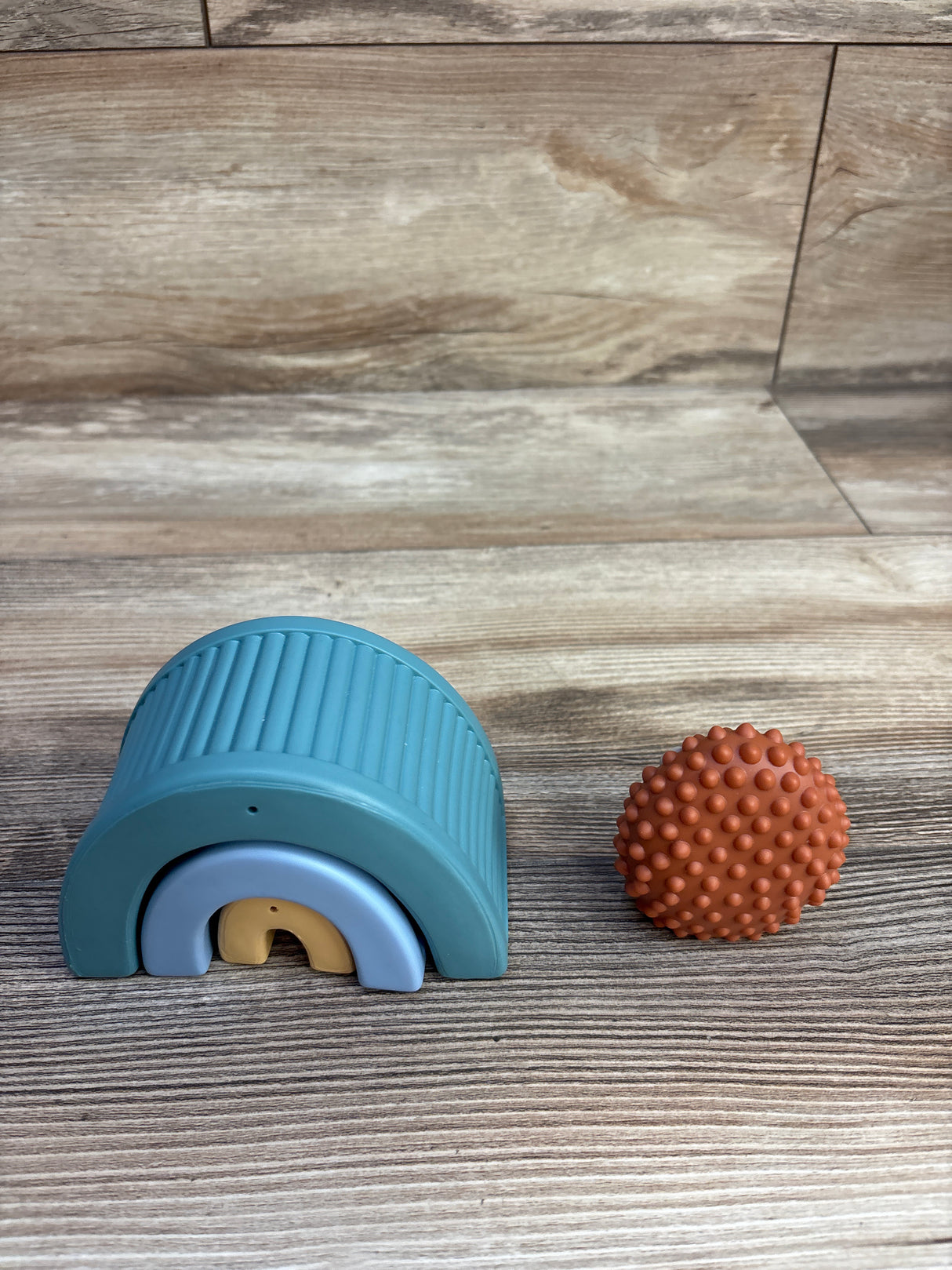 Itzy Ritzy Sensory Rainbow Stacker & Hedgehog