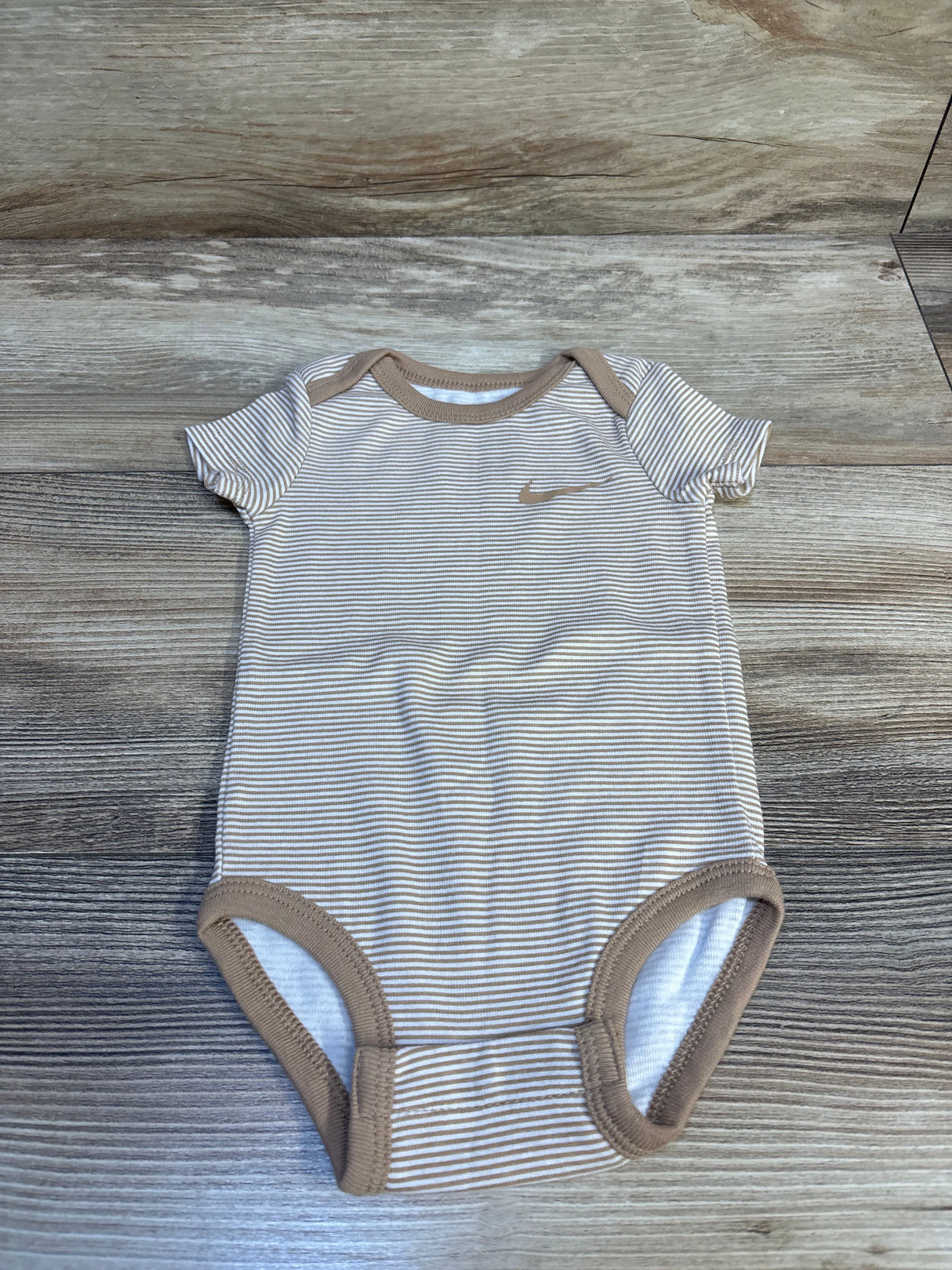 Nike Bodysuit Striped Tan sz 6m