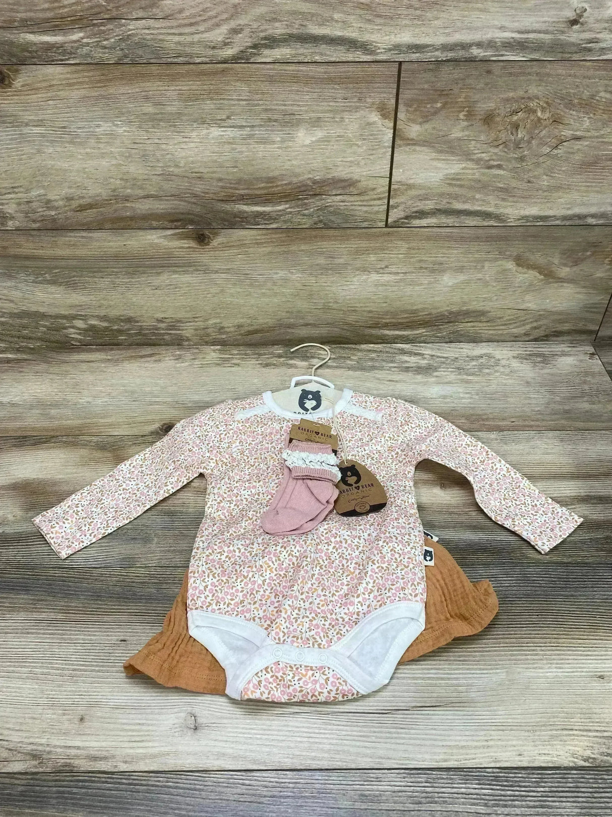 NEW Rabbit + Bear Organic 3pc Bodysuit + Skirt + Socks Set Pink sz 12m - Me n Mommy To Be