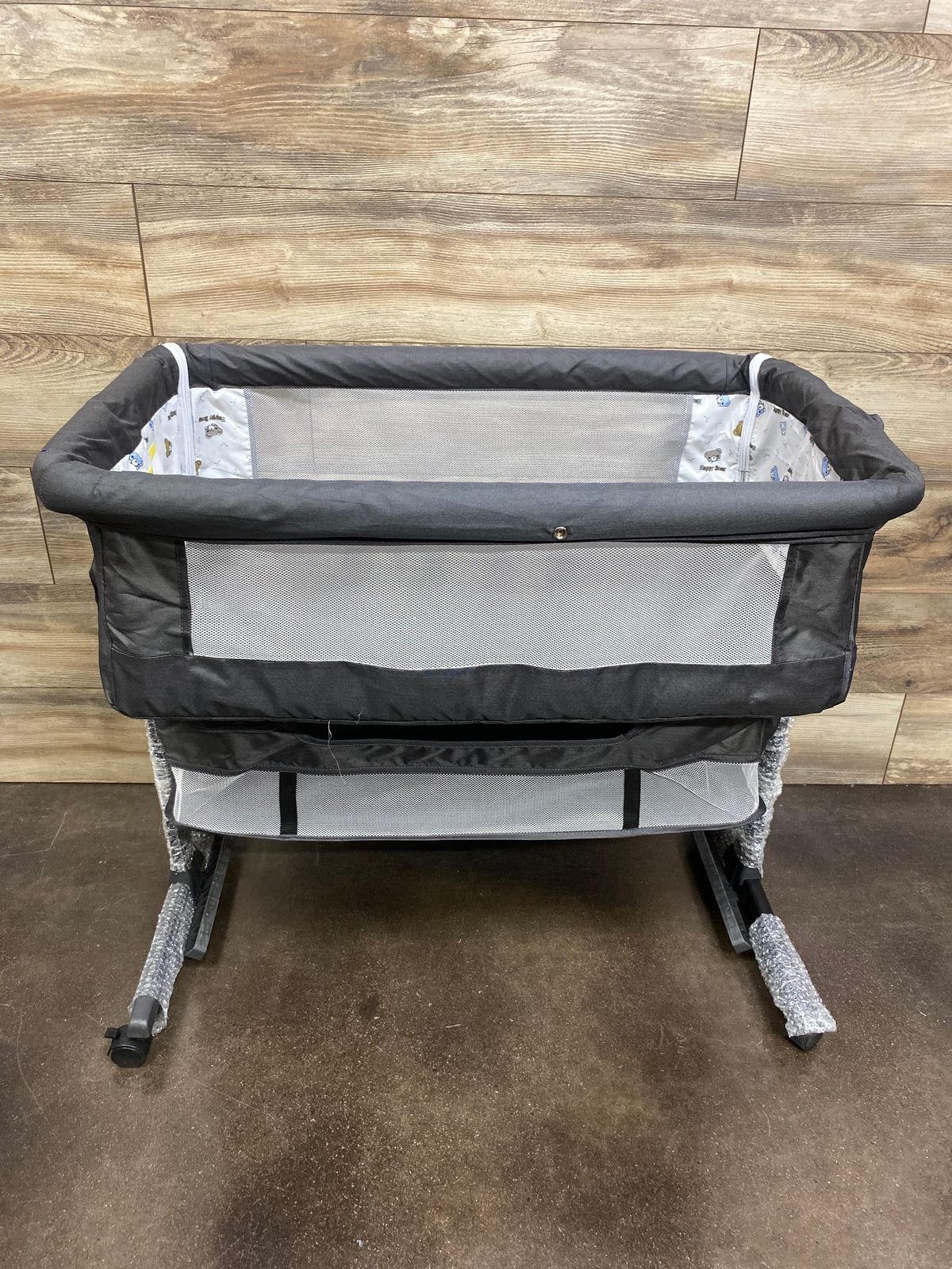 NEW Yandaqe 3-in-1 Convertible Bassinet Grey