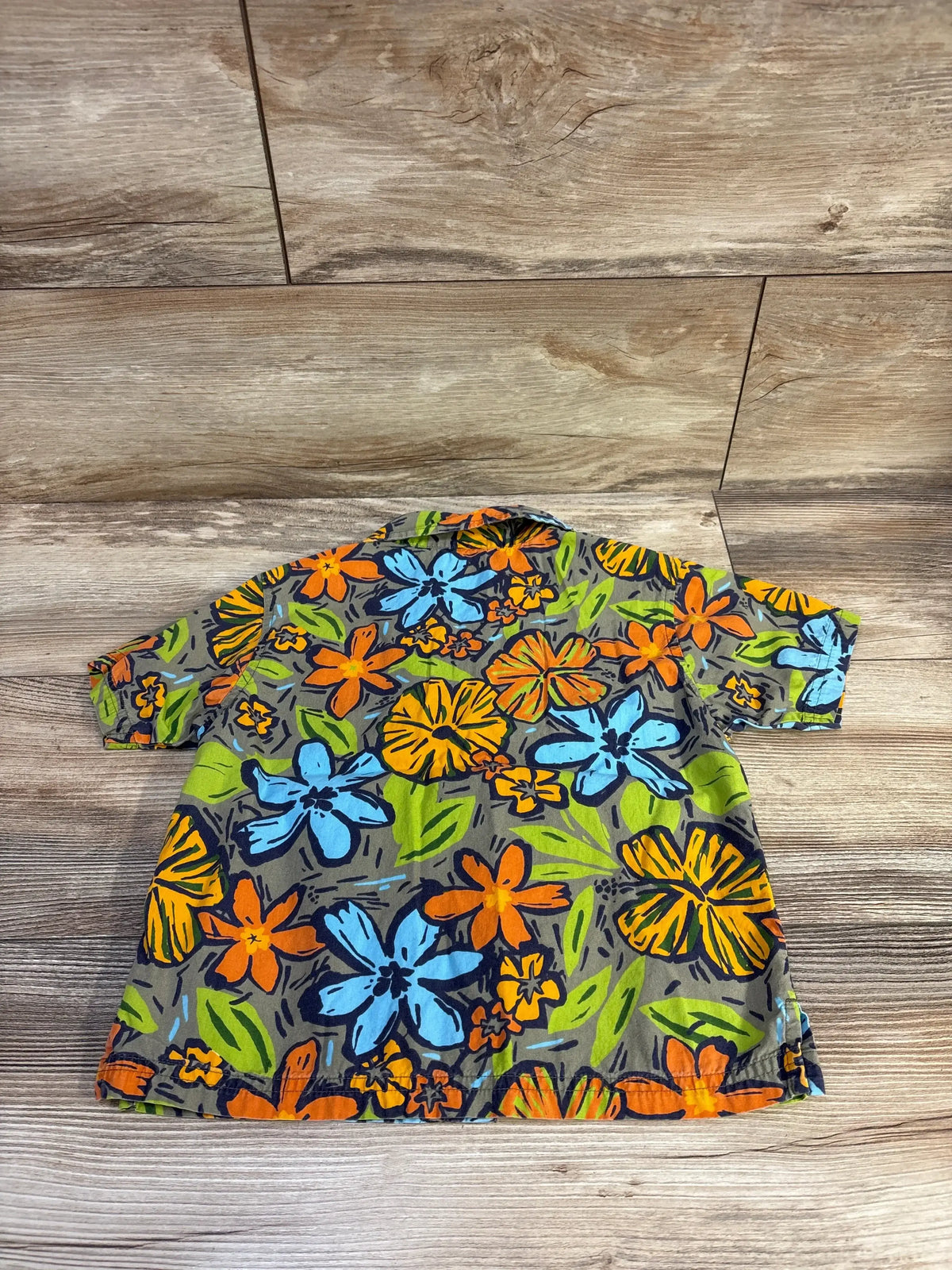 Back view of Gymboree Everglades Button Up Shirt Green sz 4T with colorful floral print and short sleeves on wood floor