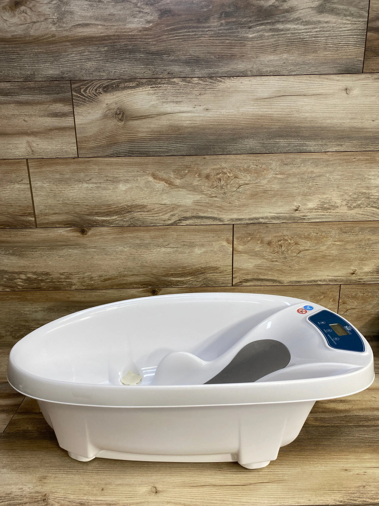 AquaScale 3-in-1 Digital Scale, Water Thermometer and Infant Tub - Me n Mommy To Be