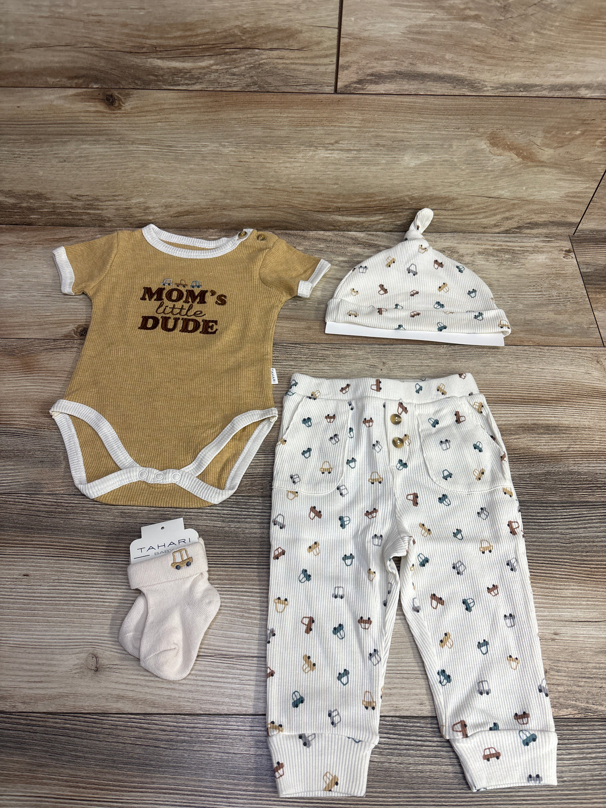 NWOT Tahari Baby 4pc Ribbed Mom's Little Dude Bodysuit Set Tan sz 3-6m