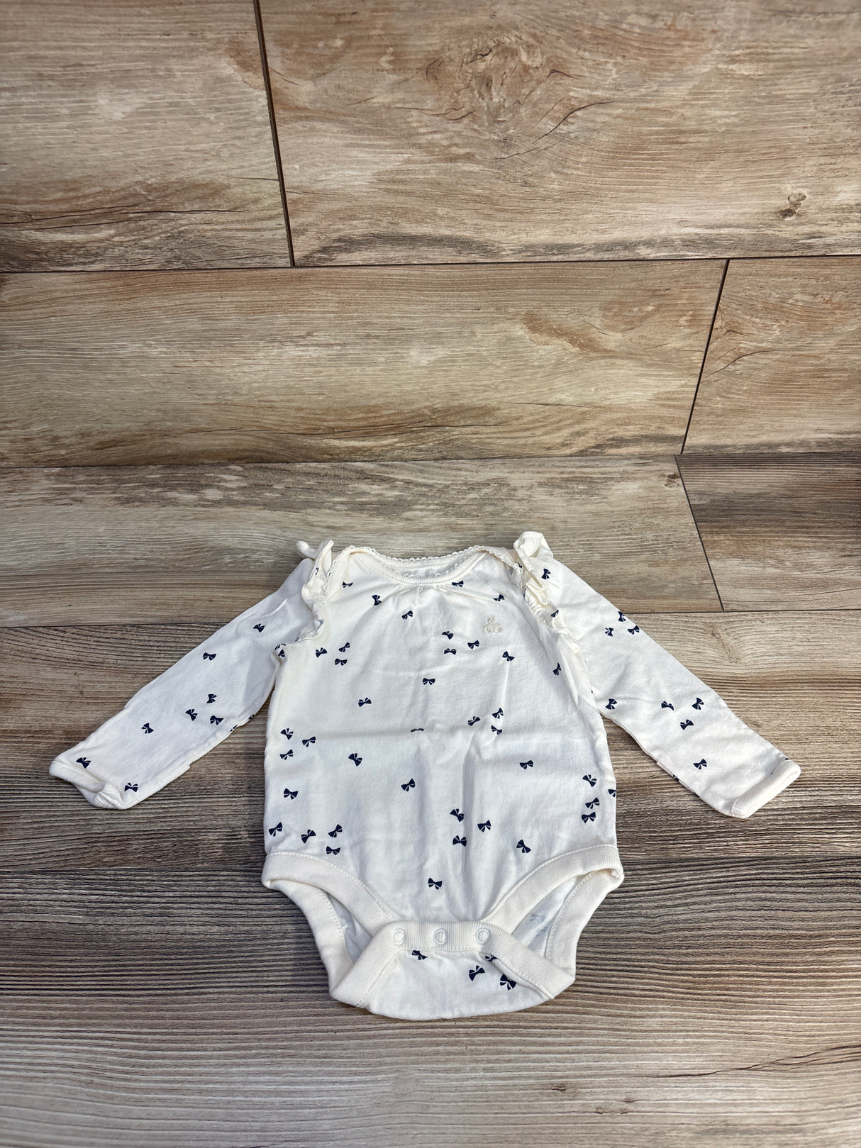 Baby Gap Long Sleeve Bodysuit Cream sz 0-3m