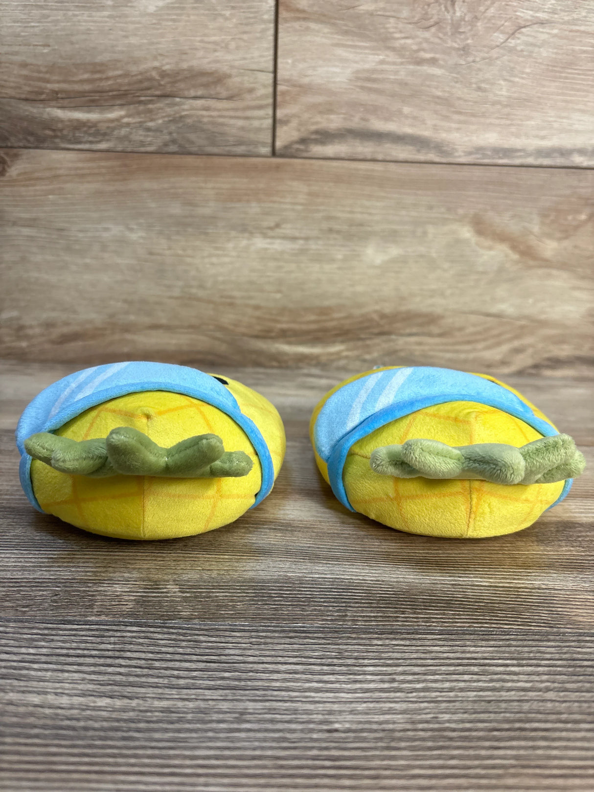 Squishmallows Maui the Pineapple Slippers Yellow sz 7-8c