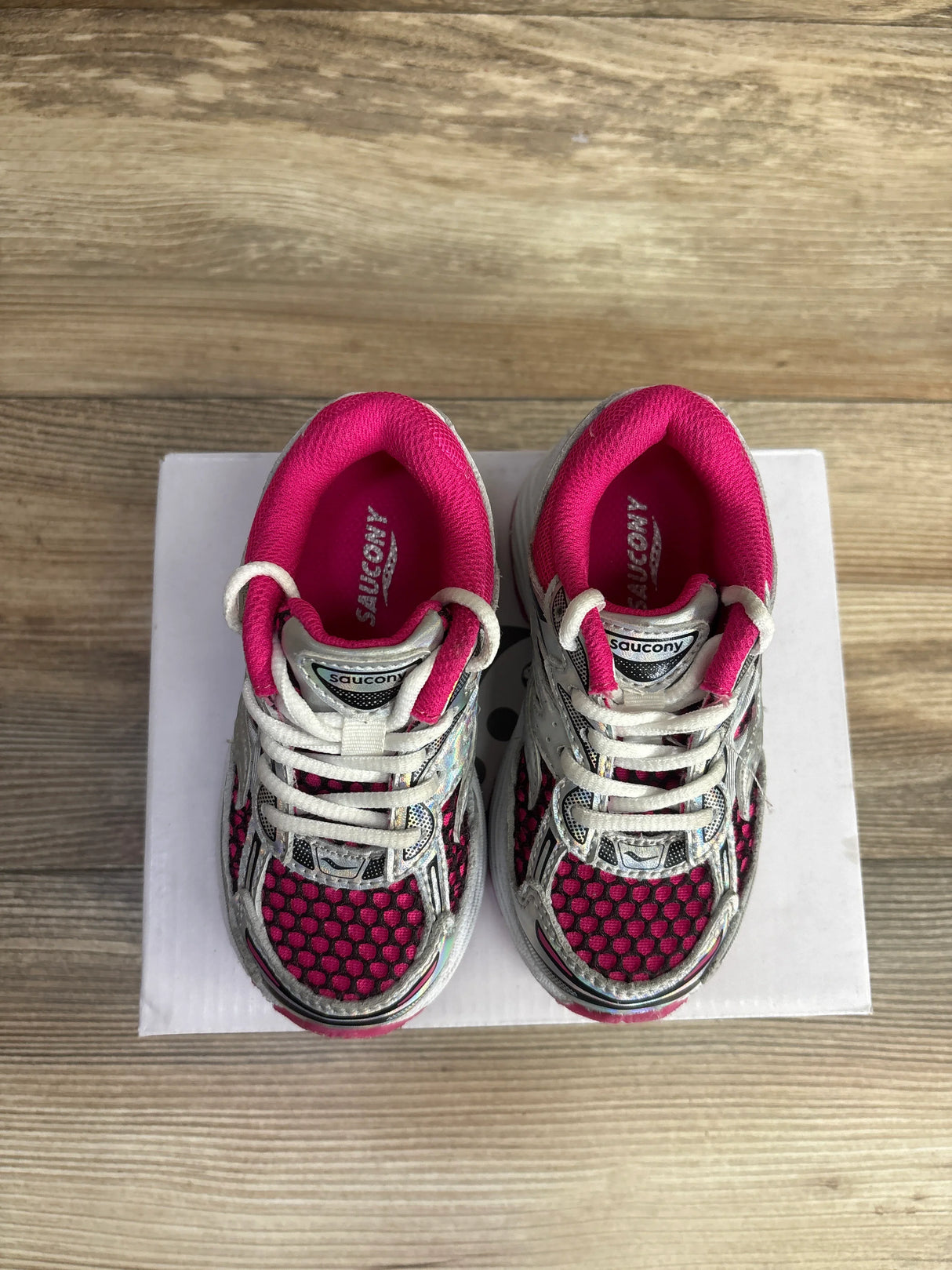 Saucony Omni 9 'Fuchsia/Iridescent' Sneakers sz 7c