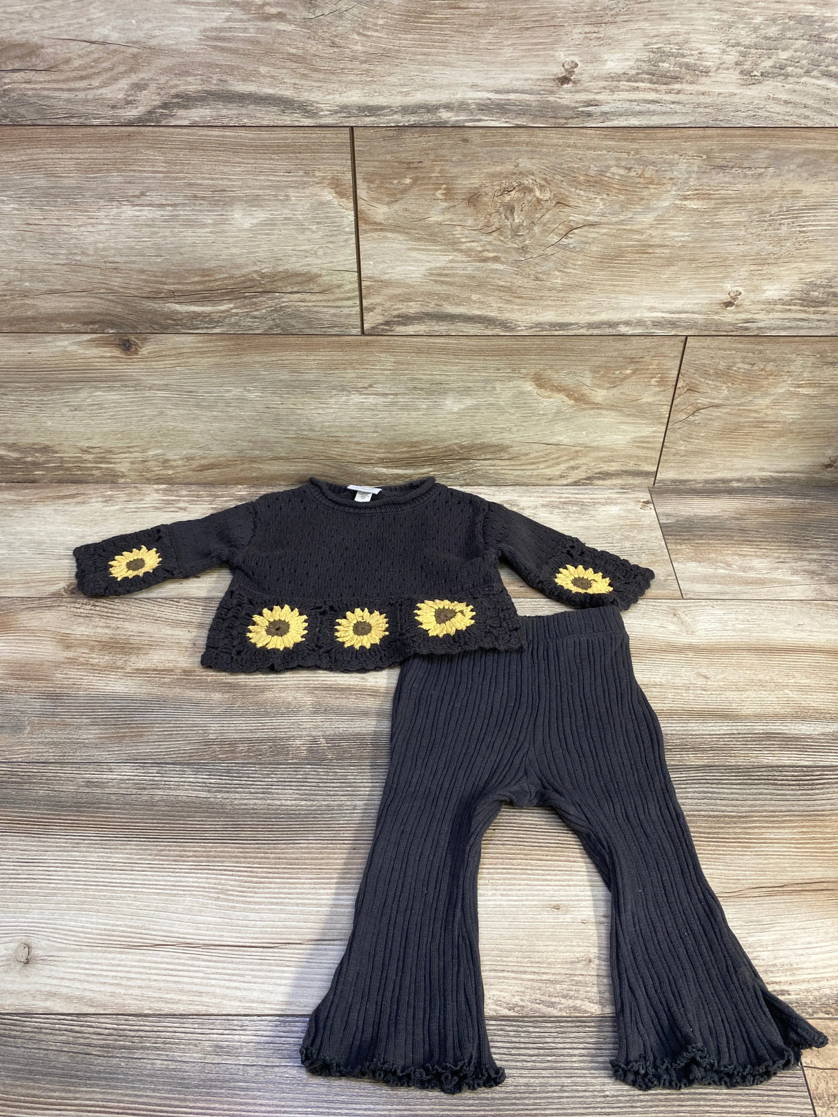 Little Co 2pc Crochet Sunflower Sweater & Flare Leggings Grey sz 9m