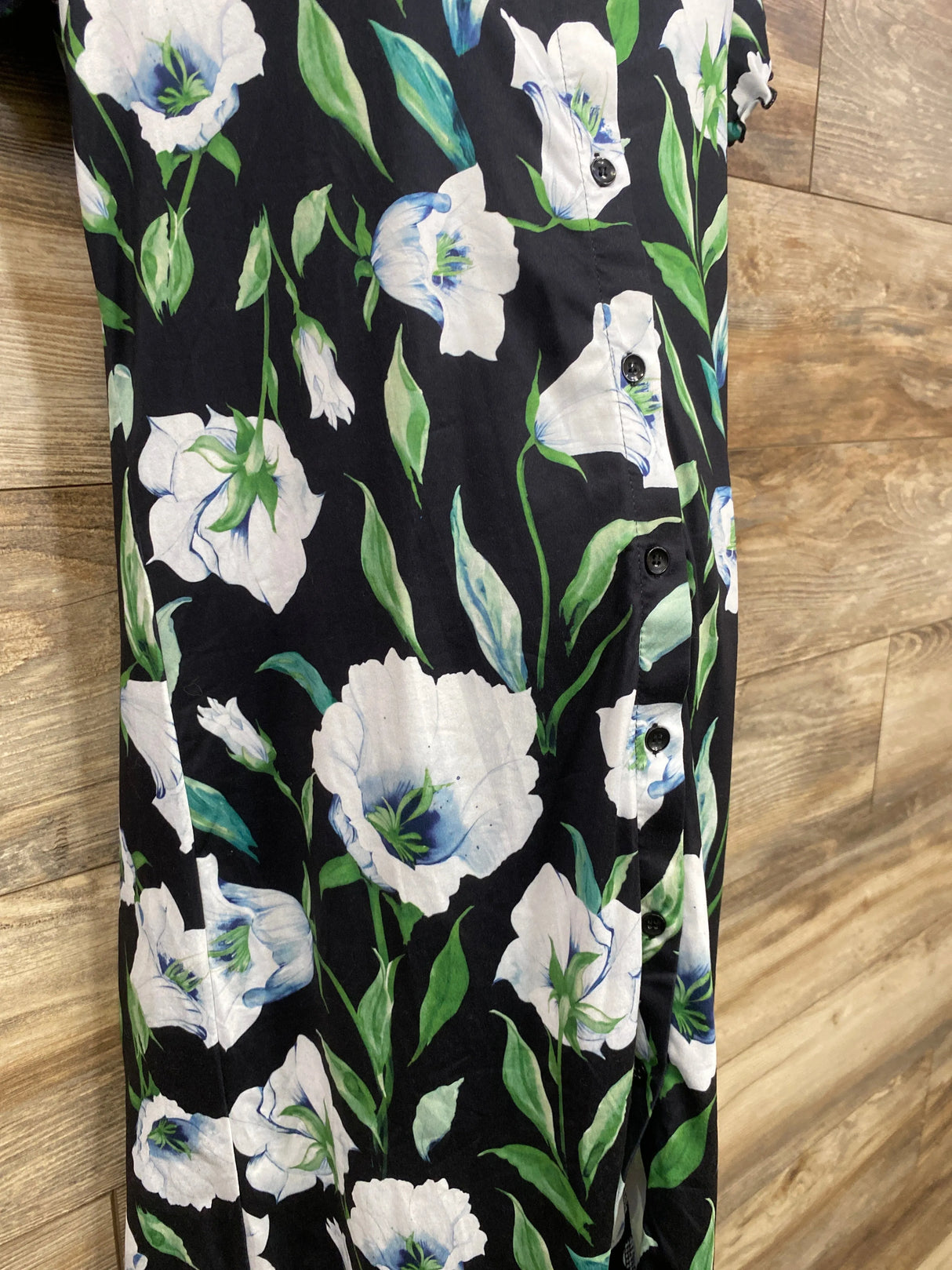 Ekouaer Button Up Floral Nightgown Black sz Small - Me n Mommy To Be