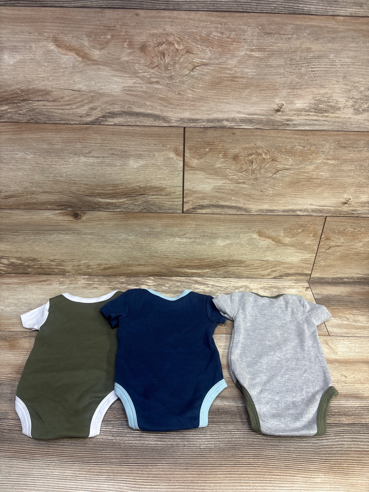 Baby Guess 3pk Bodysuits Green sz 0/3m