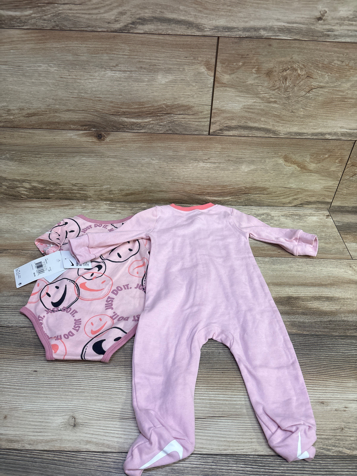 NEW Nike 2pc Bodysuit & Sleeper Set Pink sz 6m
