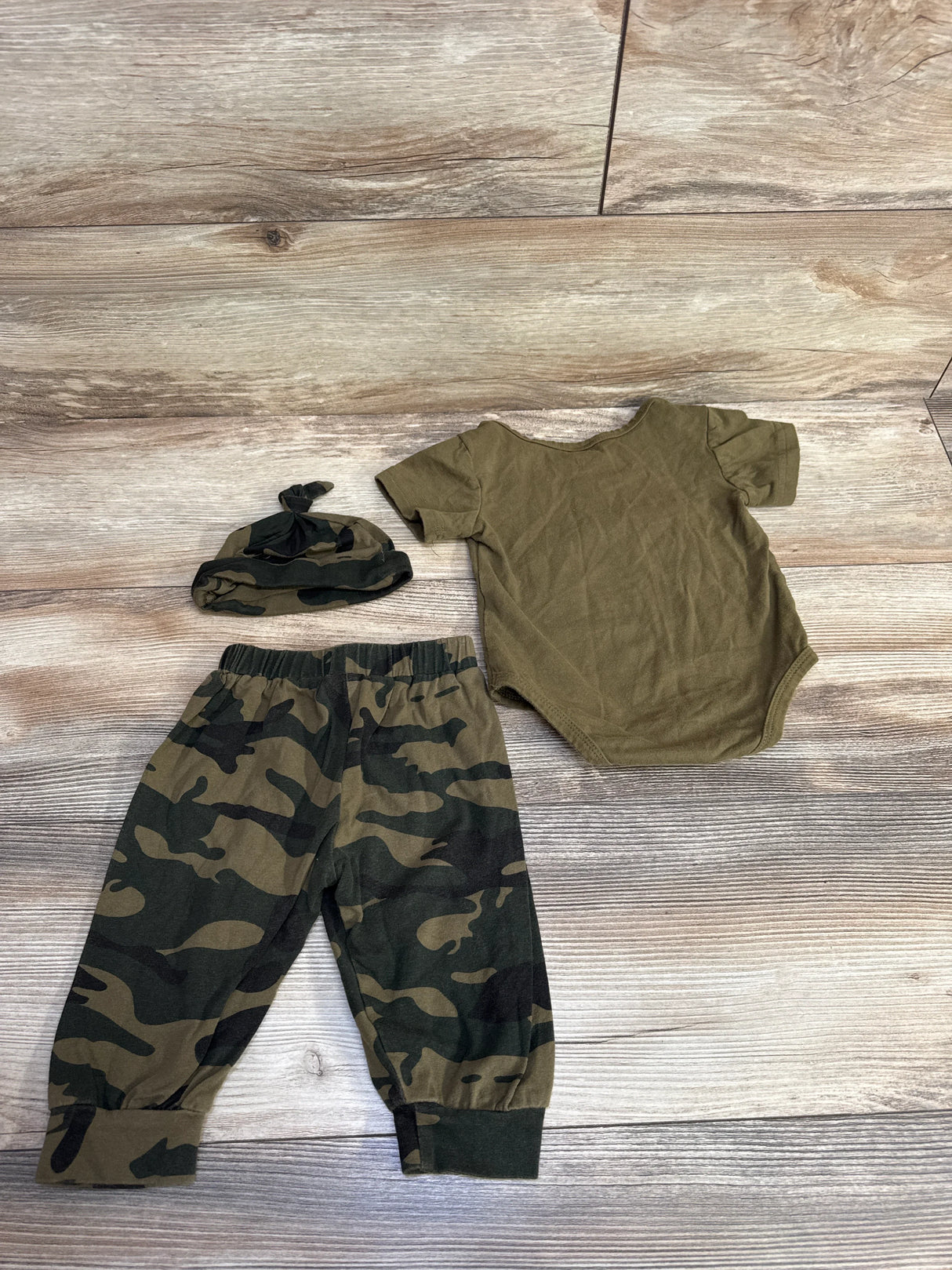 3pc Camo Print Cooler Version Of Dad Bodysuit & Jogger Set Green sz 3-6m
