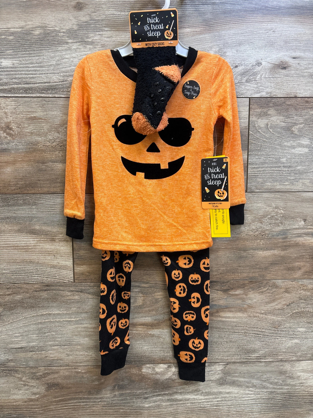 NEW Trick or Treat Sleep 3pc Pumpkin Pajama Set w/ Socks Orange sz 3T