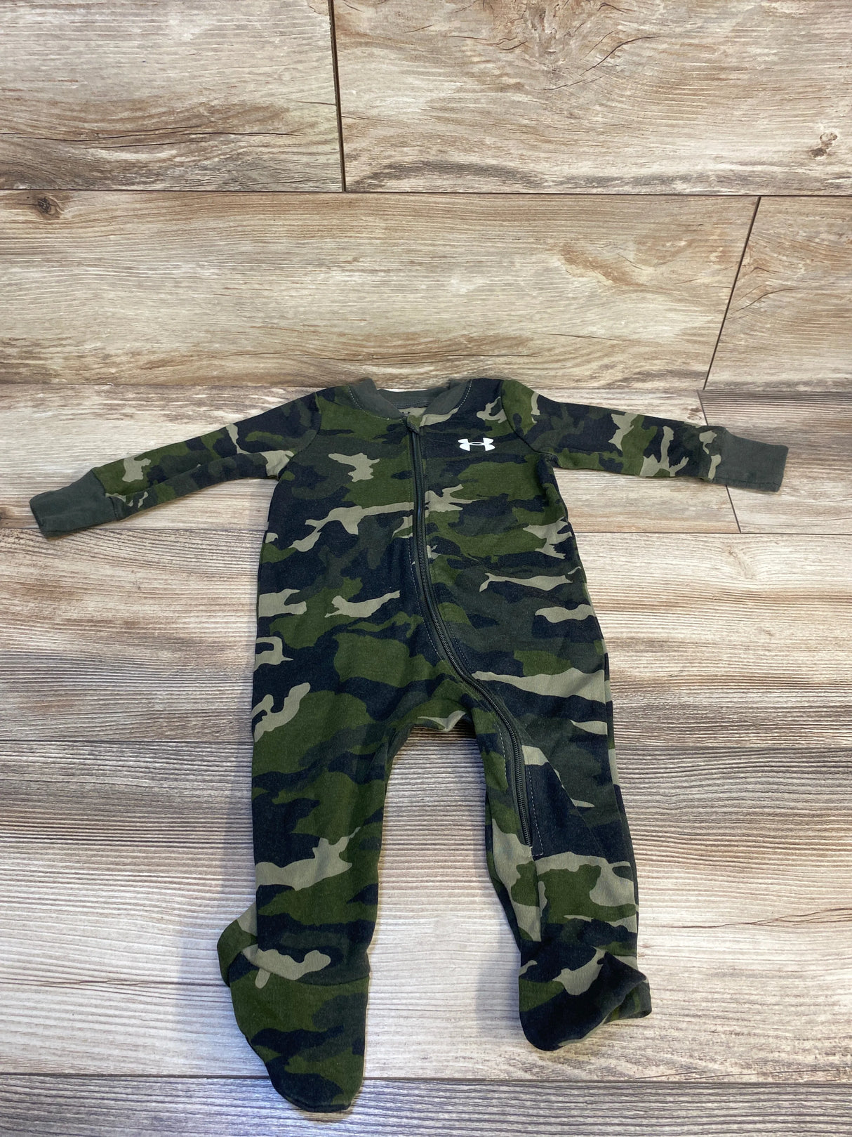 Under Armour Camo Sleeper Olive sz 3-6m