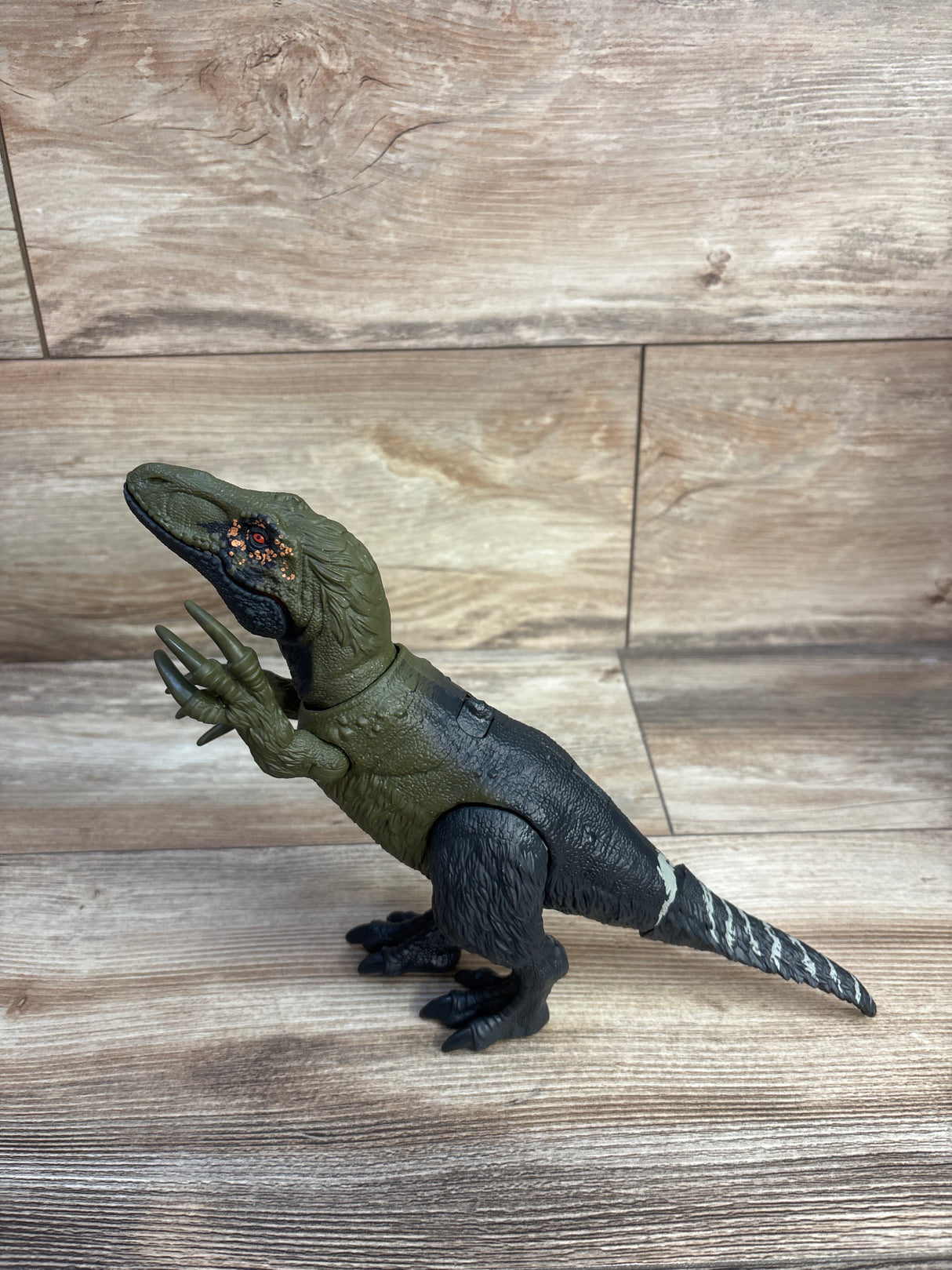 Jurassic World Wild Roar Orkoraptor Action Figure