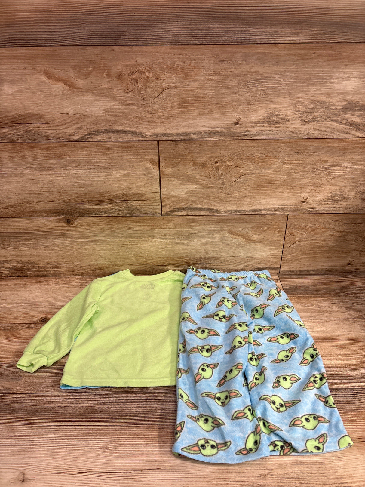 Star Wars 2pc Pajama Set Green sz 3T