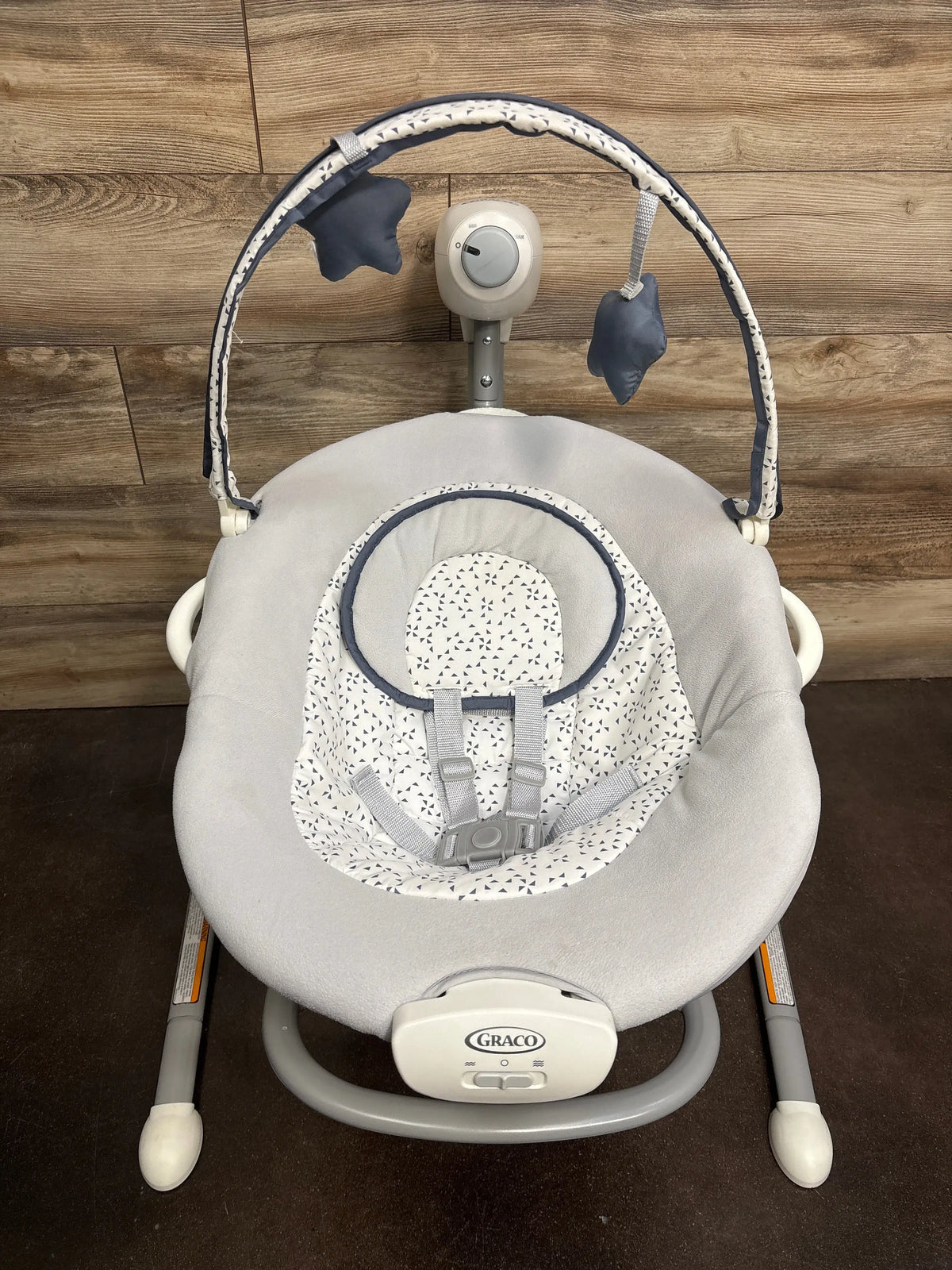 Front view of Graco Soothe ‘n Sway LX Swing with Portable Rocker in Derby showing padded seat, harness, toy bar, and head support