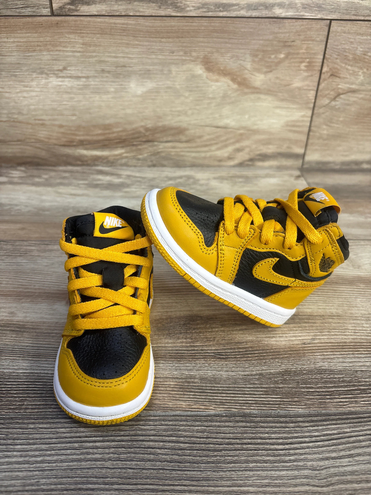 Air Jordan 1 Retro High OG TD 'Pollen' Sneakers sz 5c