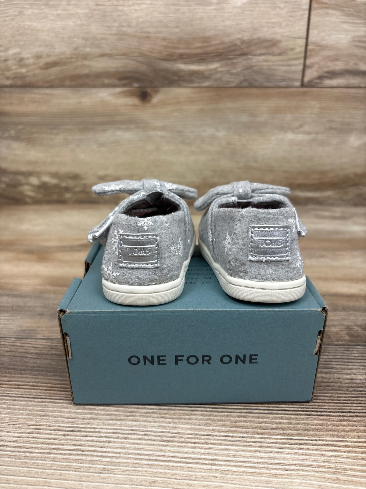 NEW Toms Tiny Classic Alpargata Felt Shoes in Grey Embroidered Snowflakes sz 2c