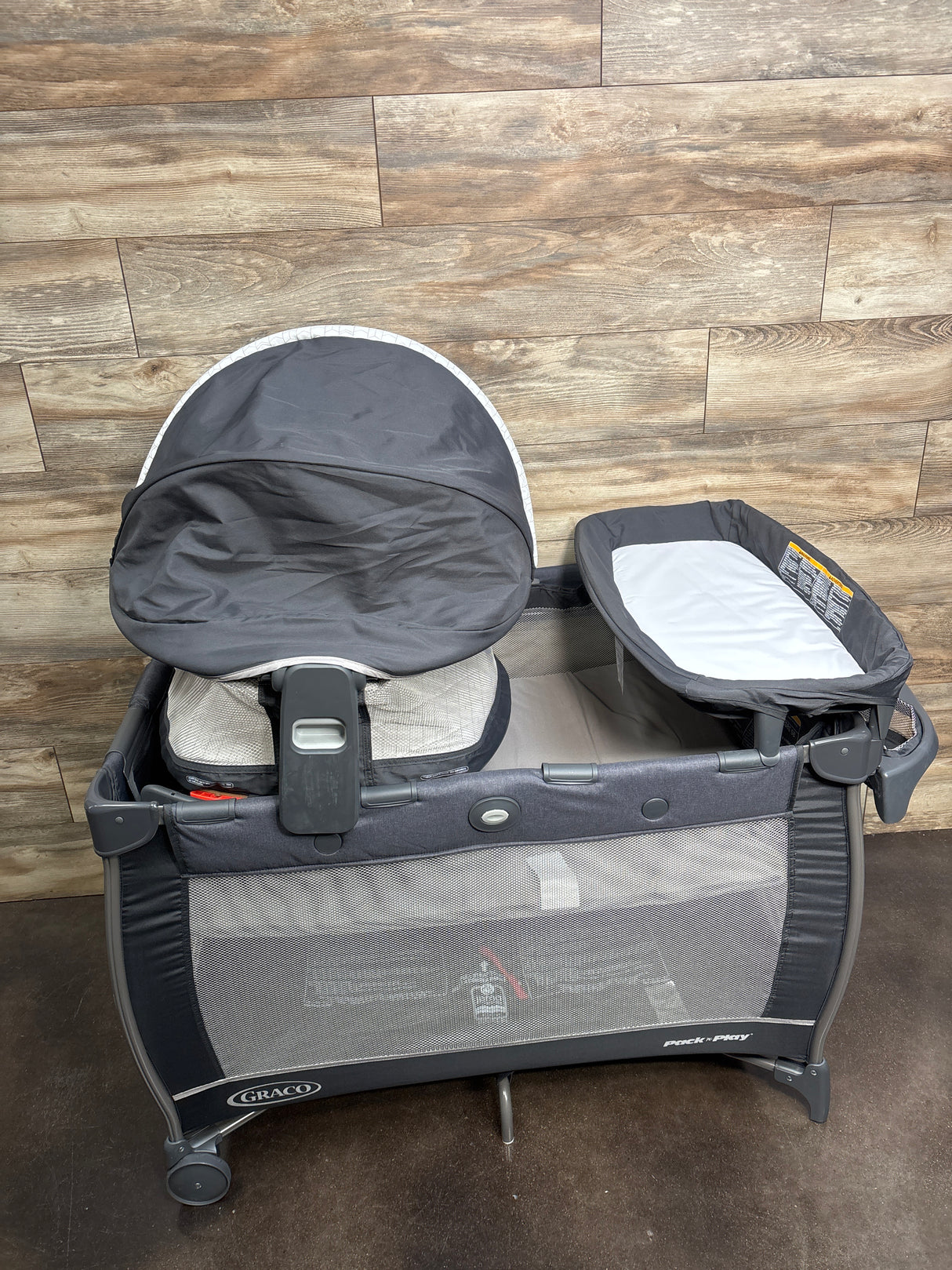 Graco Pack 'n Play Travel Dome LX in Redmond