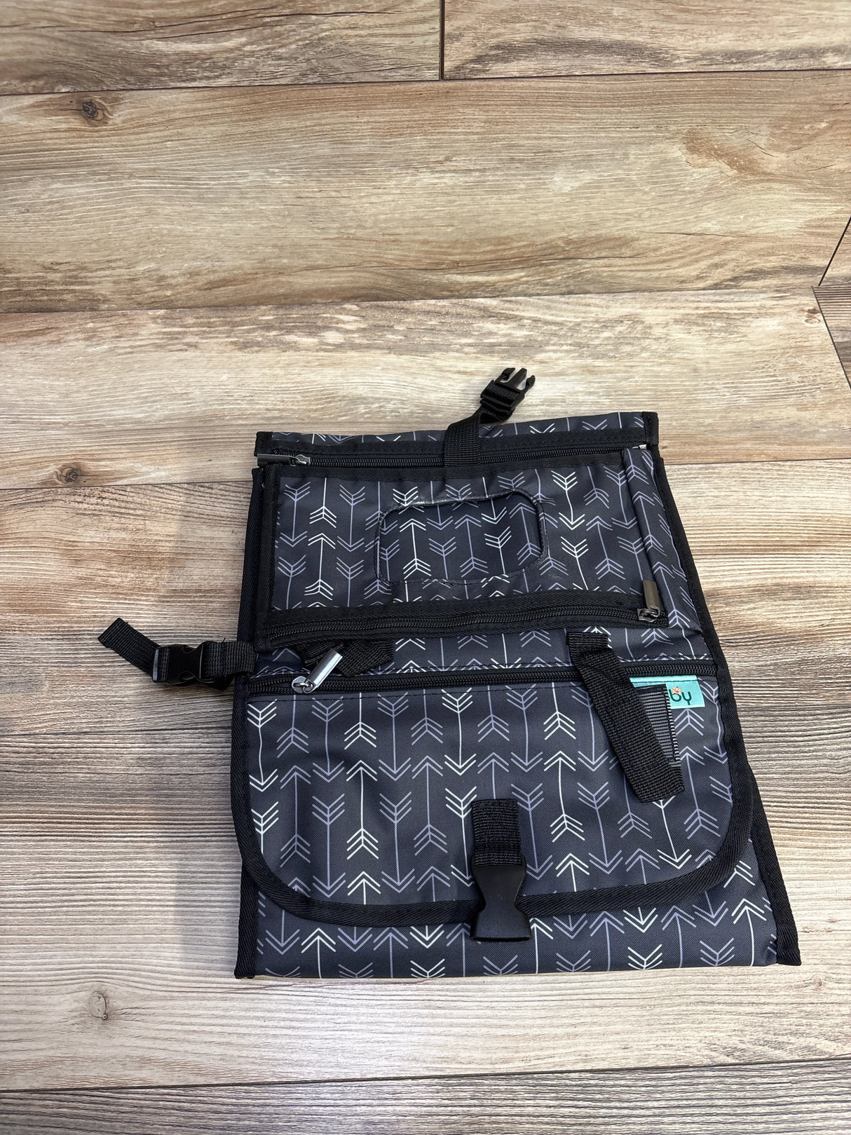 Kopi Baby Portable Diaper Changing Pad, Grey Arrows