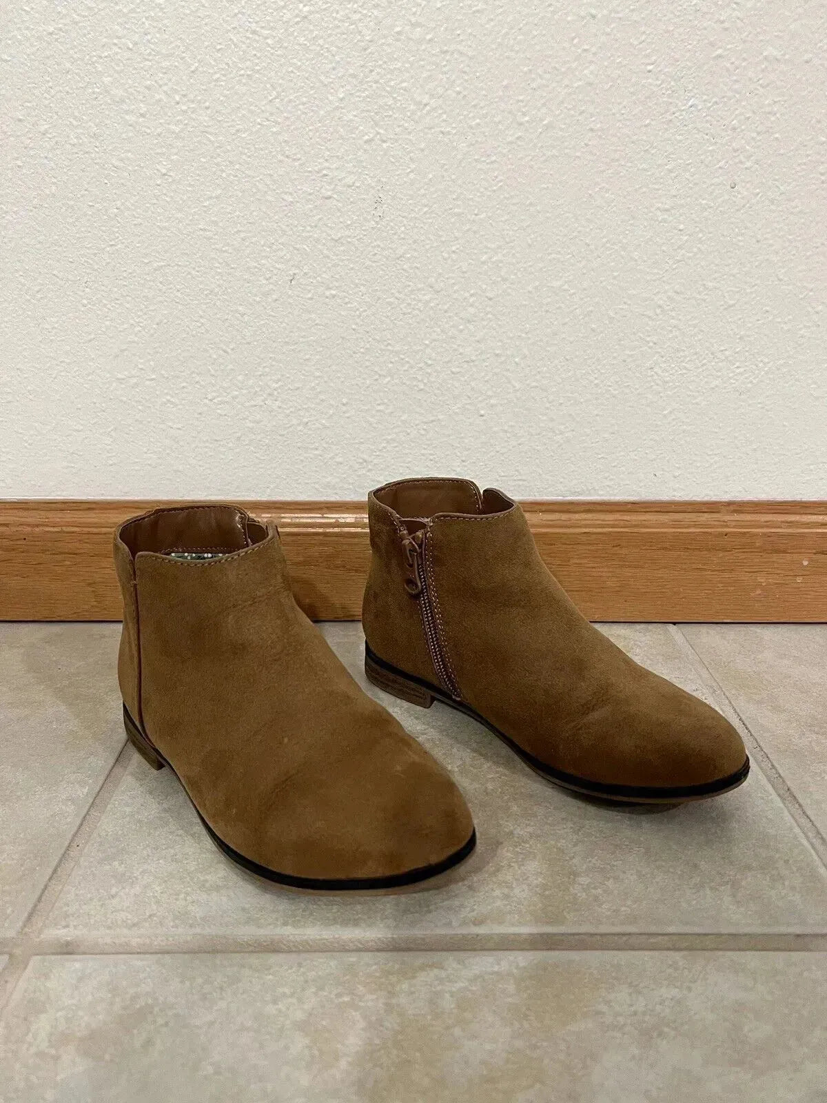 NEW Cat & Jack Girls' Opal Zipper Boots Cognac Sz 1Y - Me n Mommy To Be