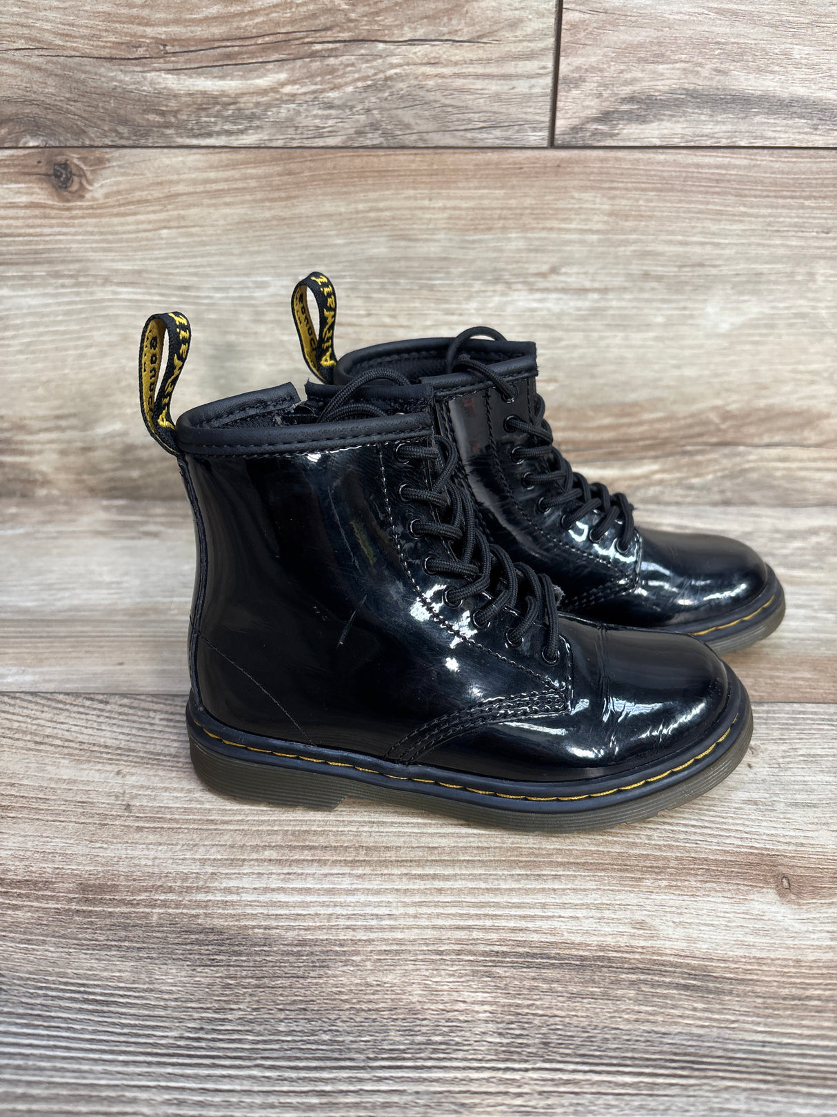 Dr. Martens Lace Up Boots in Patent Leather Black sz 10c