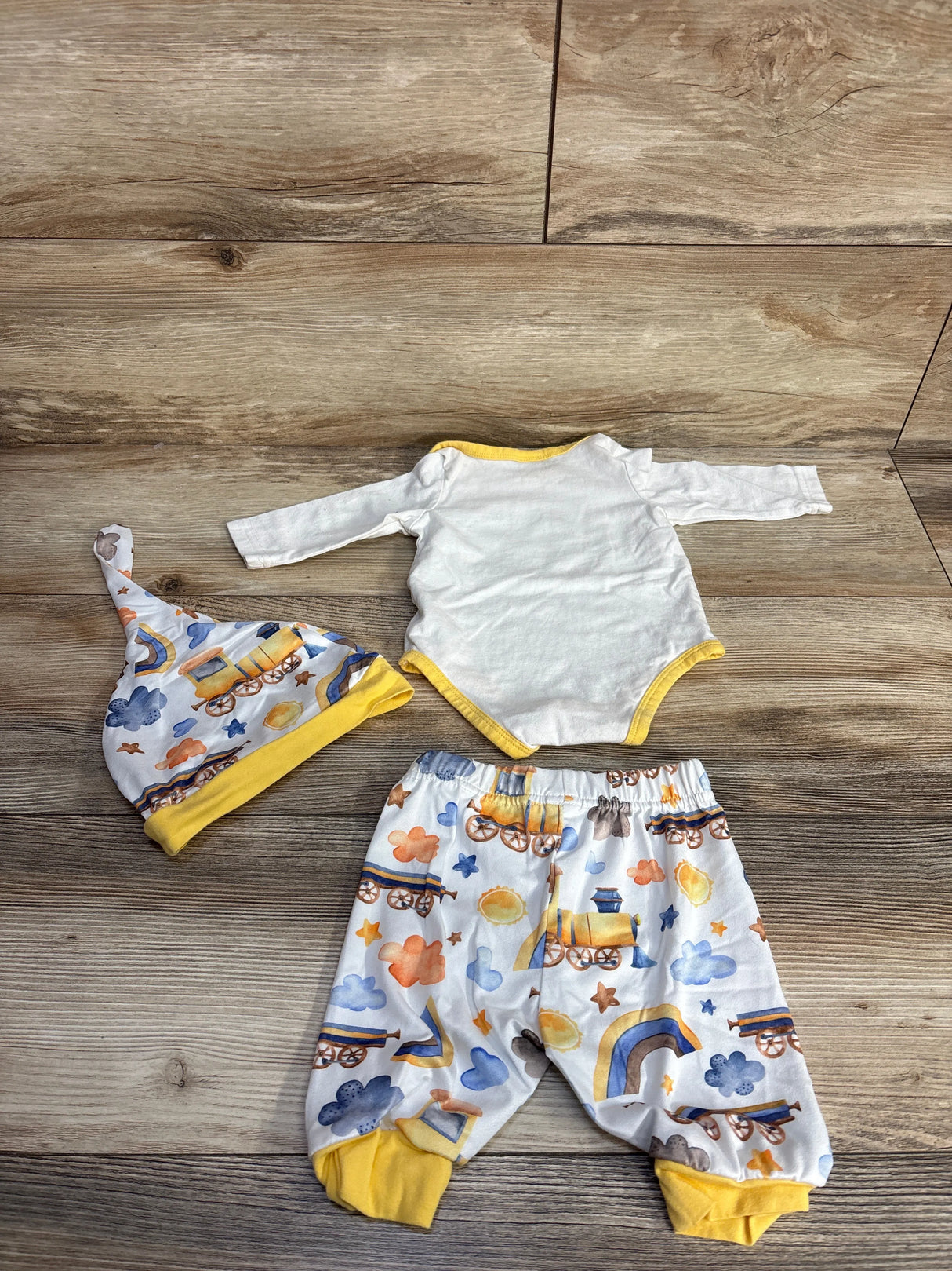 Shein 3pc Train Bodysuit & Pants Set White sz 0-1m