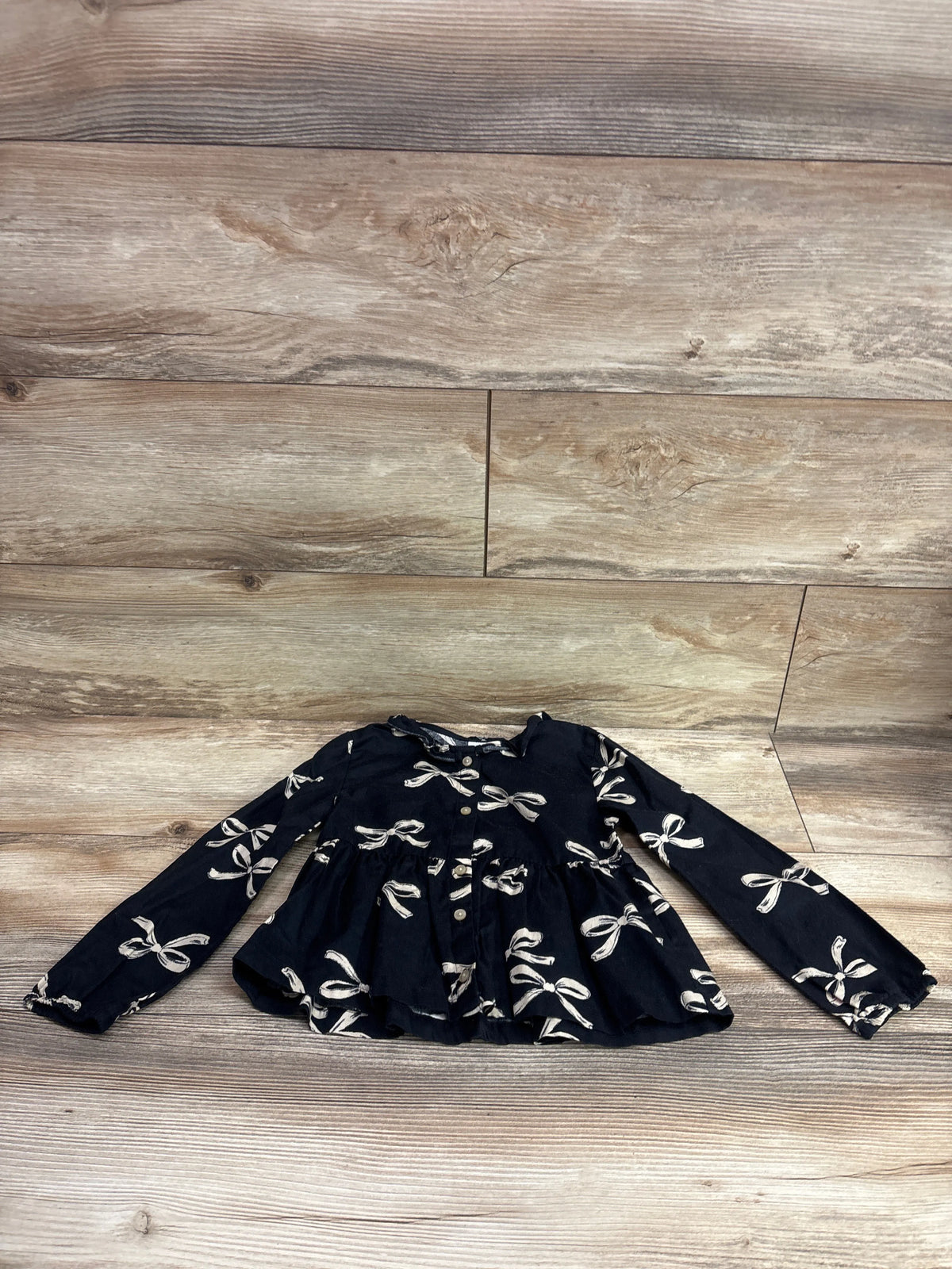 Me n Mommy To Be black long sleeve button-front shirt with bow pattern for kids