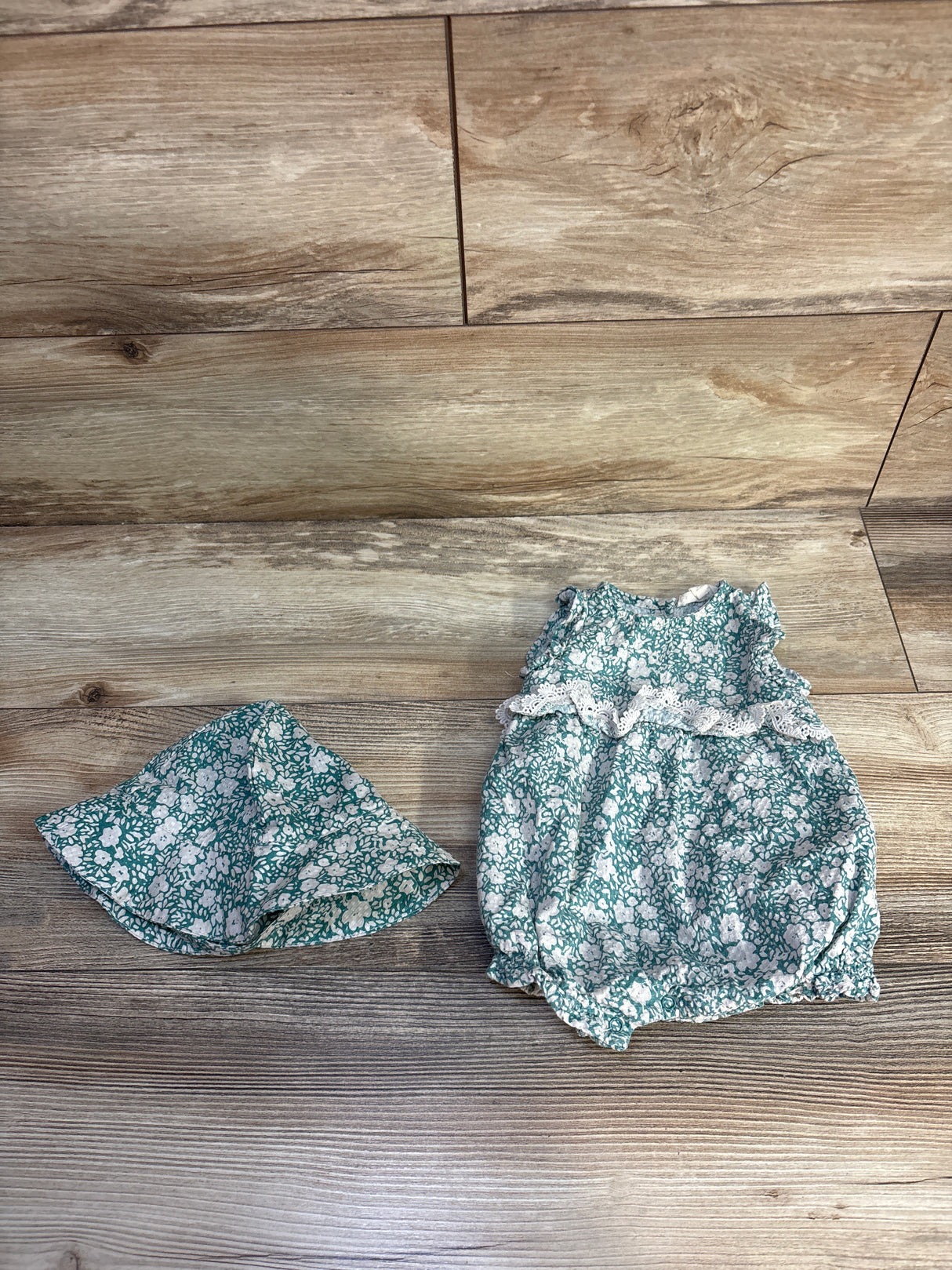 Jessica Simpson 2pc Floral Shortie Romper & Hat Set Green sz 0/3m