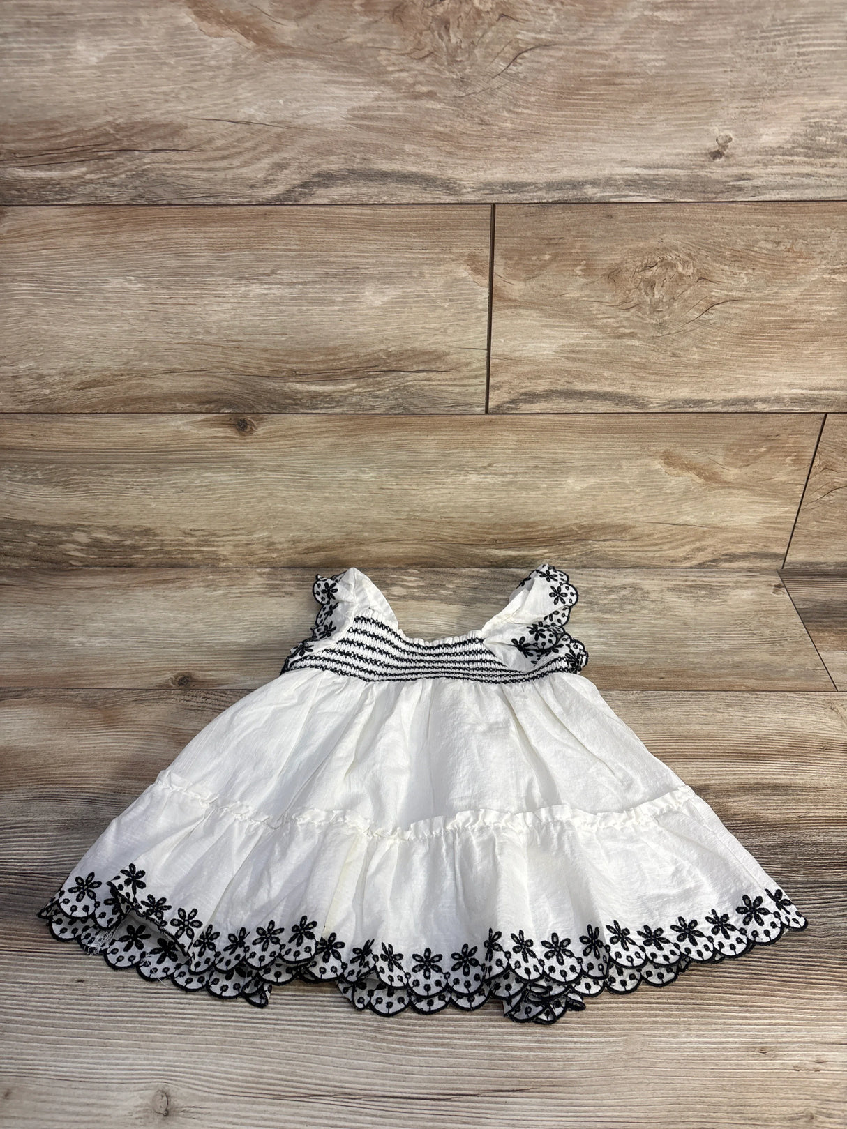 Max Studio Embroidered Smocked Tunic Ivory sz 2T
