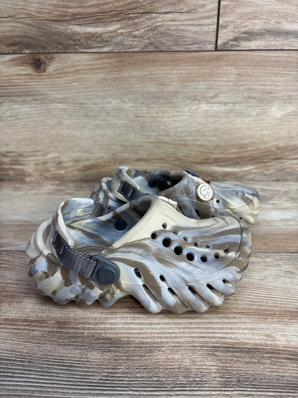 Crocs Echo Clogs Camo w/ Jibbitz sz 9c