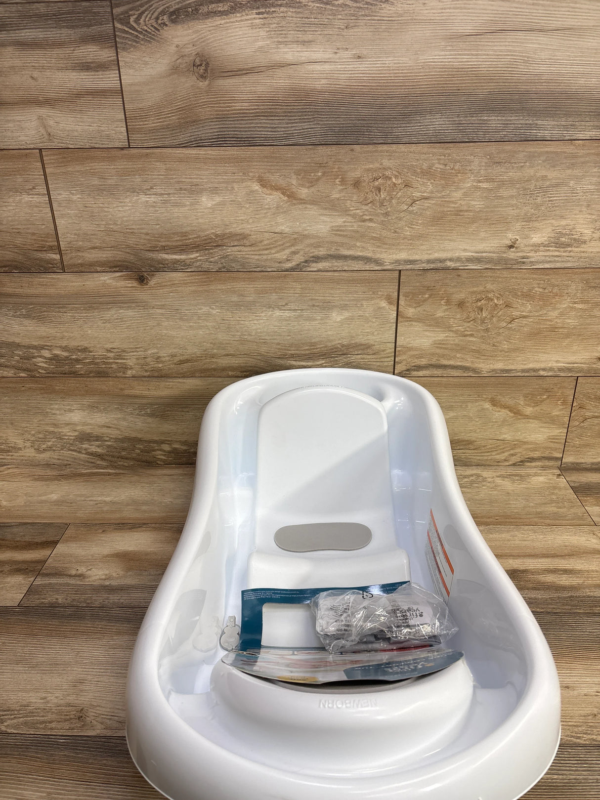 The First Years Sure Comfort Deluxe Newborn-to-Toddler Tub with Sling