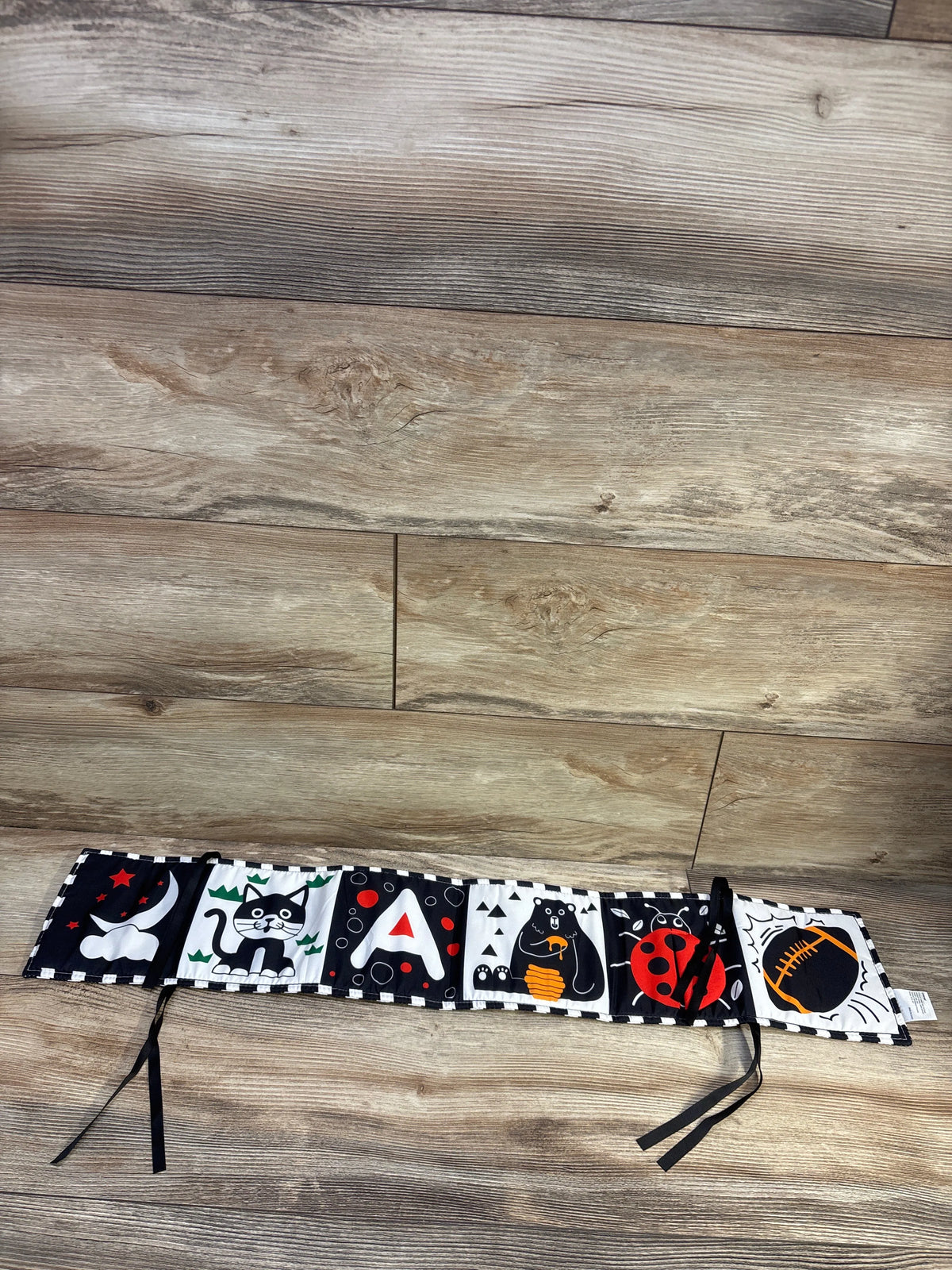 URMYWO Black & White High Contrast Tummy Time Book