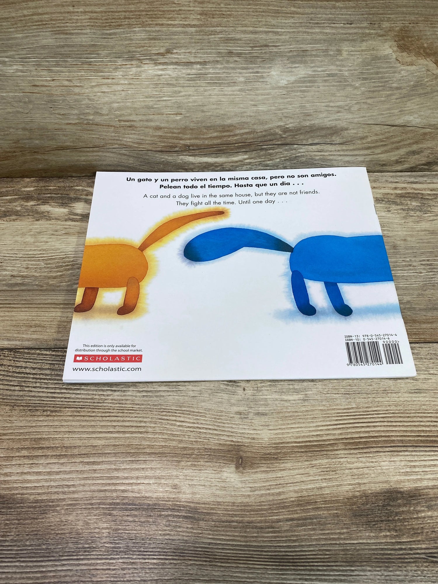 A Cat and a Dog / Un gato y un perro Bilingual Paperback Book - Me n Mommy To Be