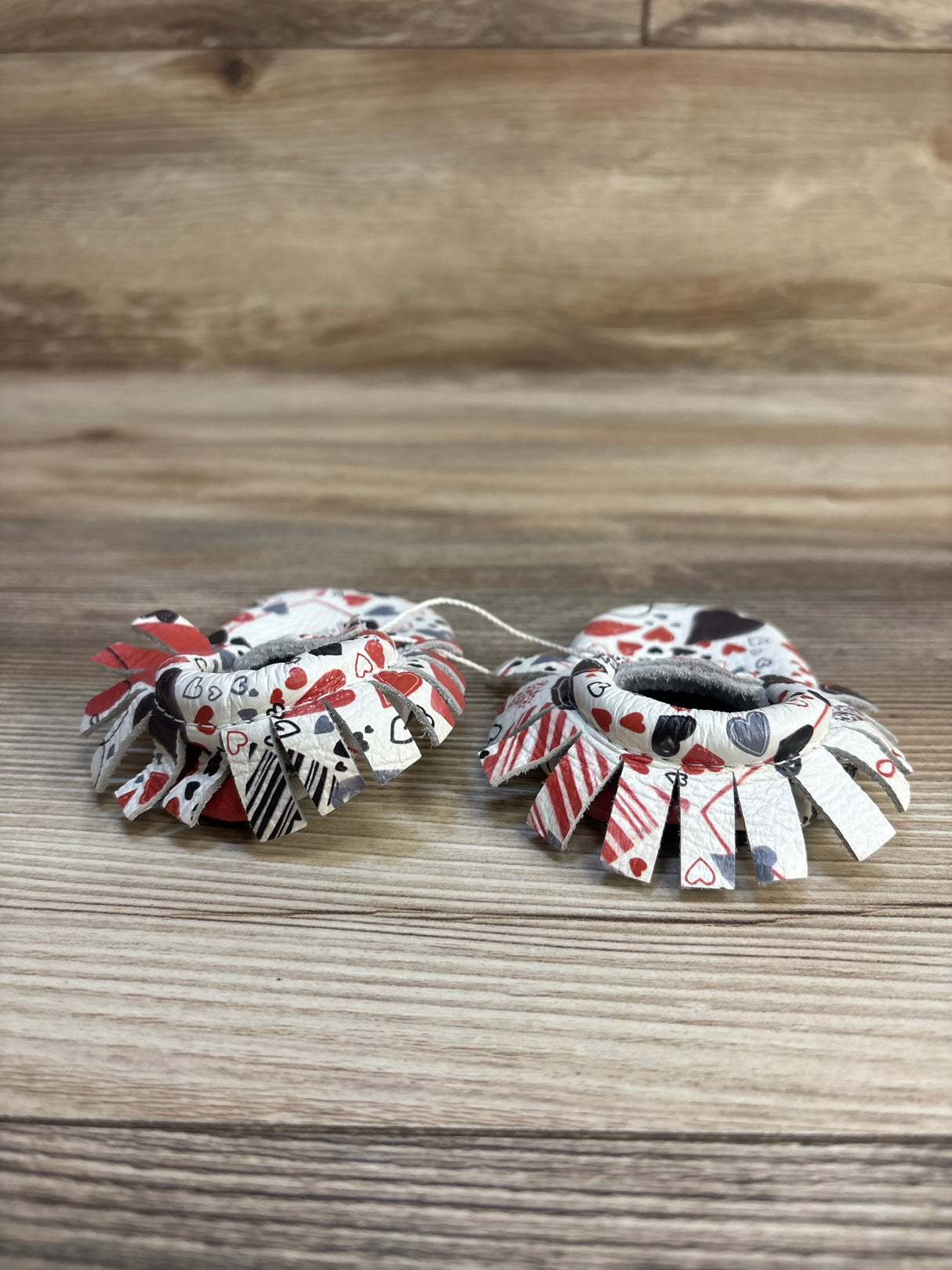 Bare Soles Moccasins Heart Print White sz 1/2c