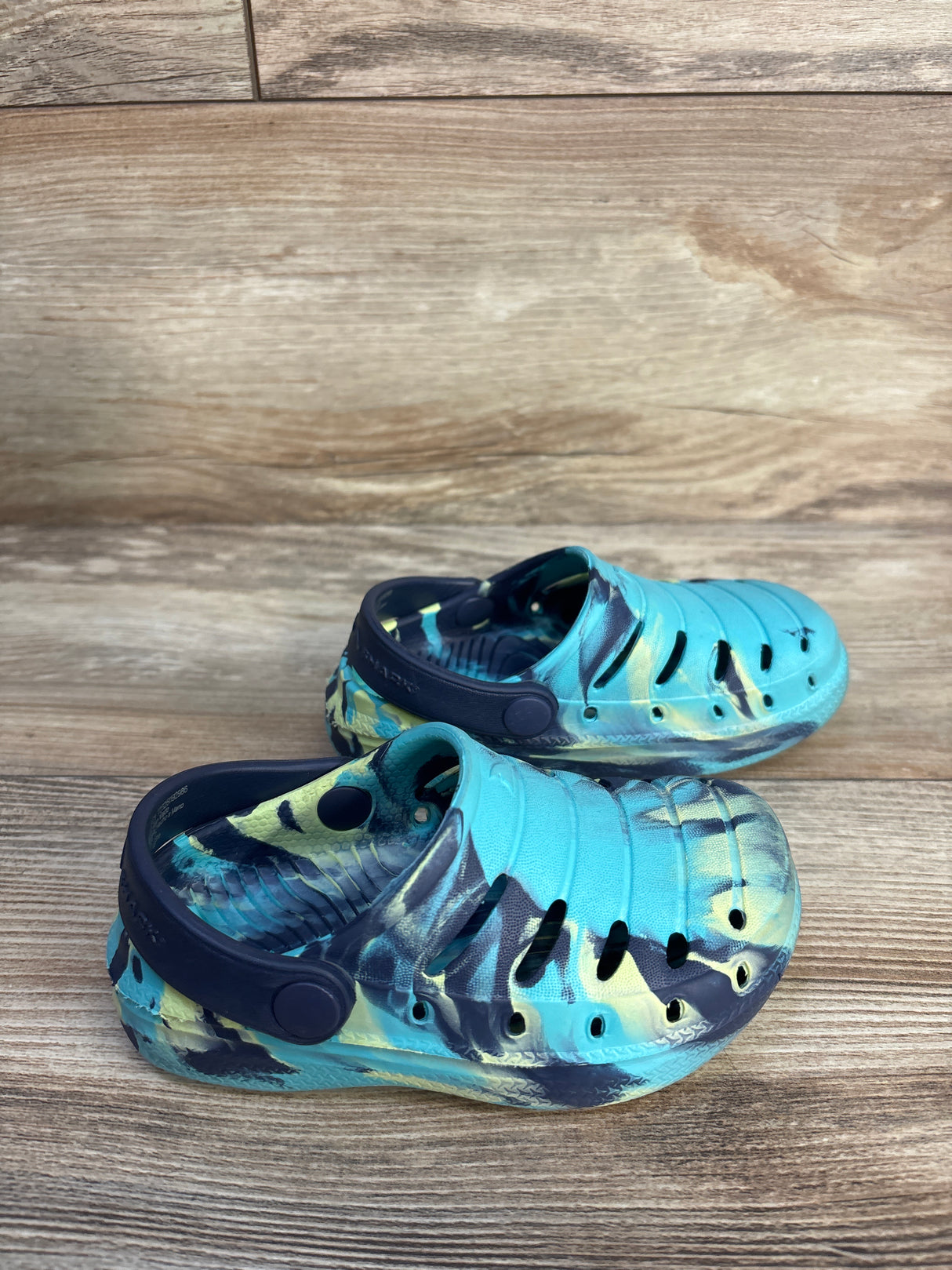Rugged Shark Swirl Pattern Clogs Blue sz 7c