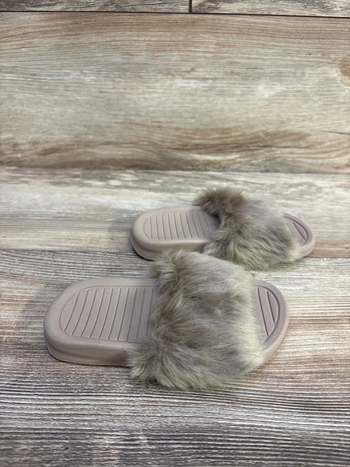 Akid Aston Faux Fur Slides Beige sz 7-9c