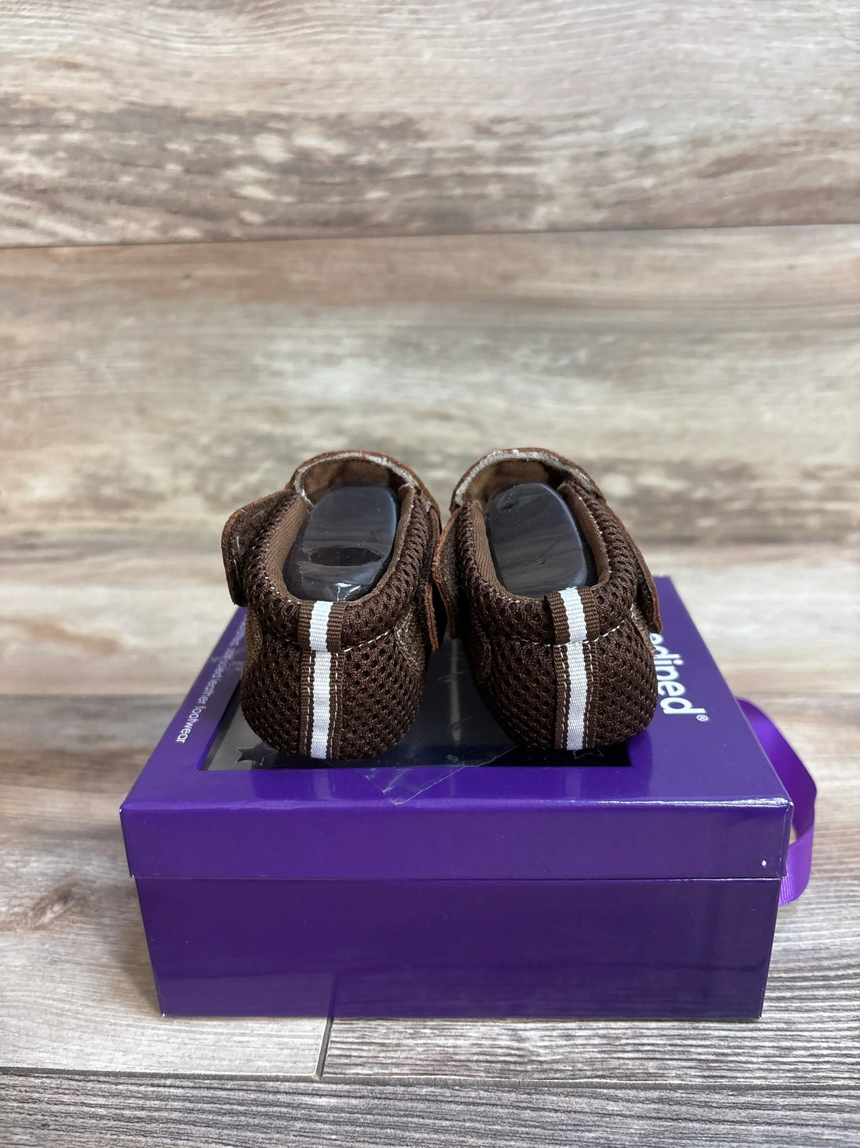 Rear view of Pediped Soft Sole Originals baby shoes size 5C showcasing brown mesh material and white center stripe on a purple shoebox