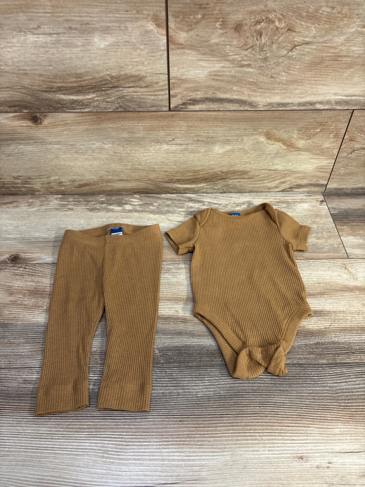 Old Navy 2pc Ribbed Bodysuit & Pants Set Tan sz 0-3m