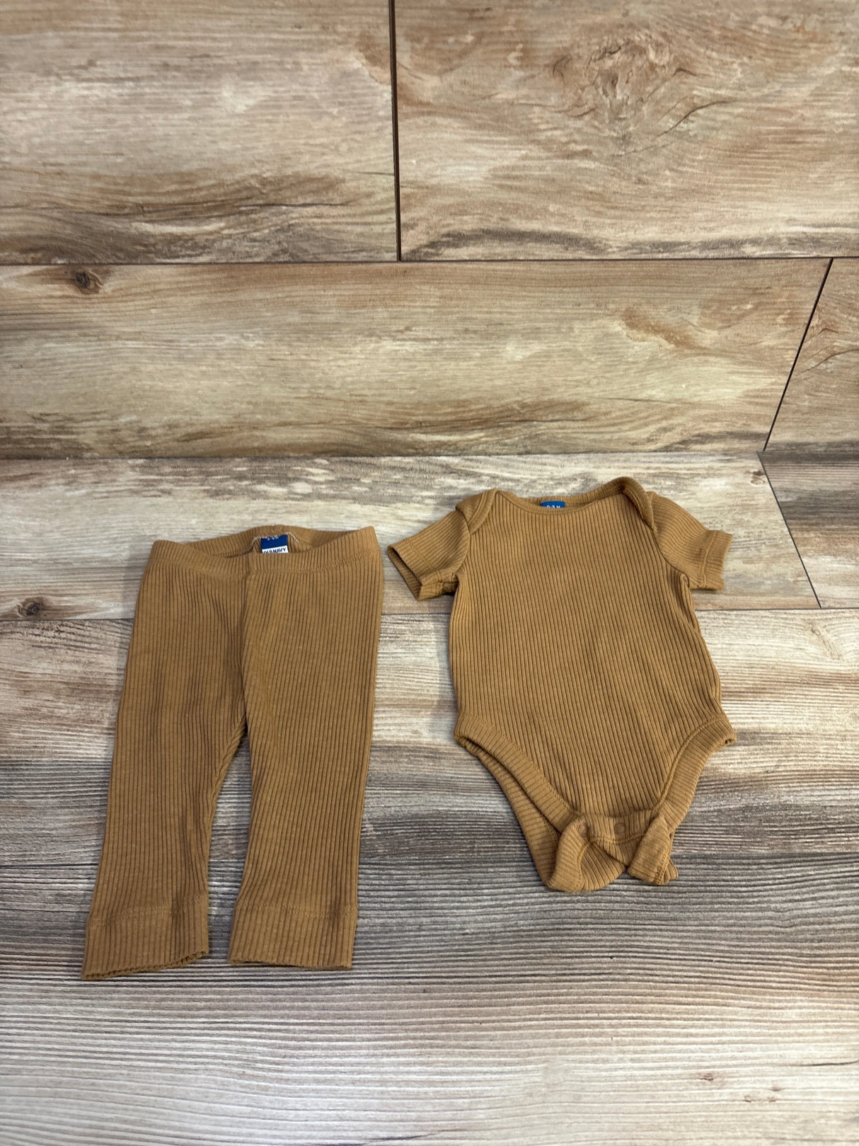 Old Navy 2pc Ribbed Bodysuit & Pants Set Tan sz 0-3m
