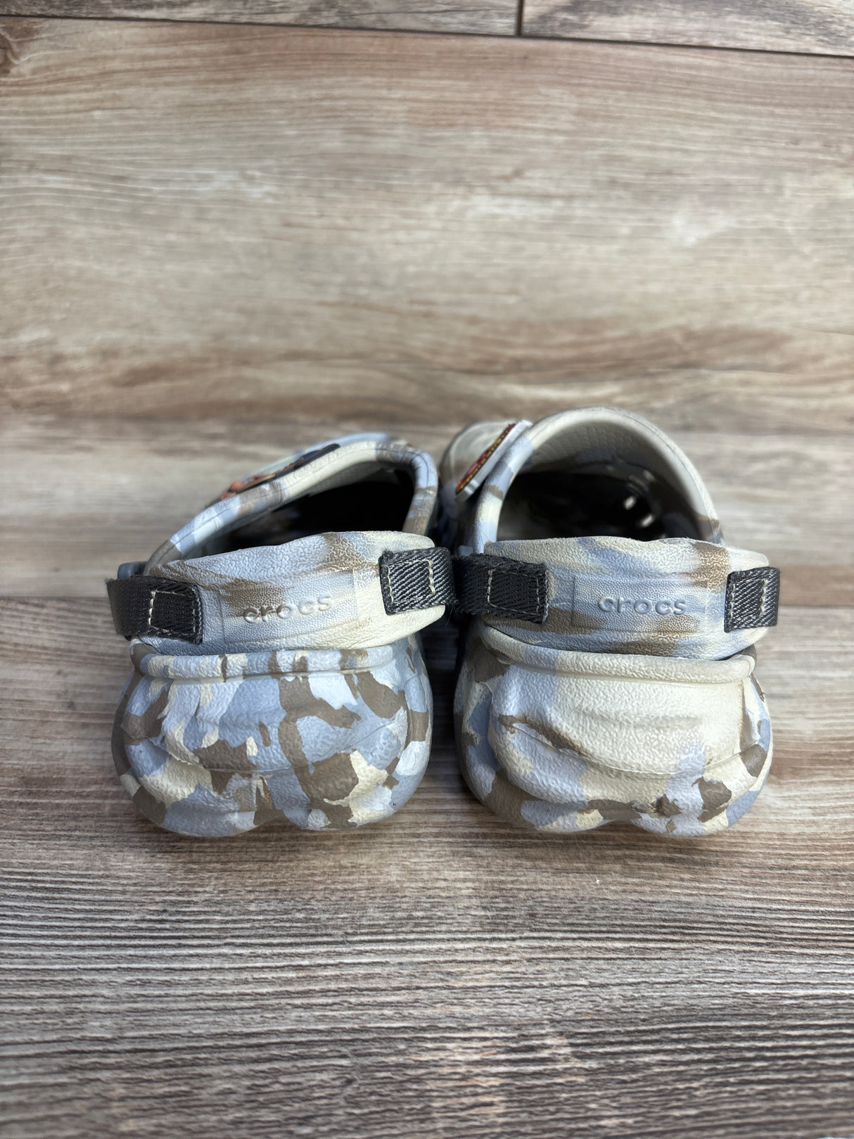 Crocs Echo Clogs Camo w/ Jibbitz sz 9c