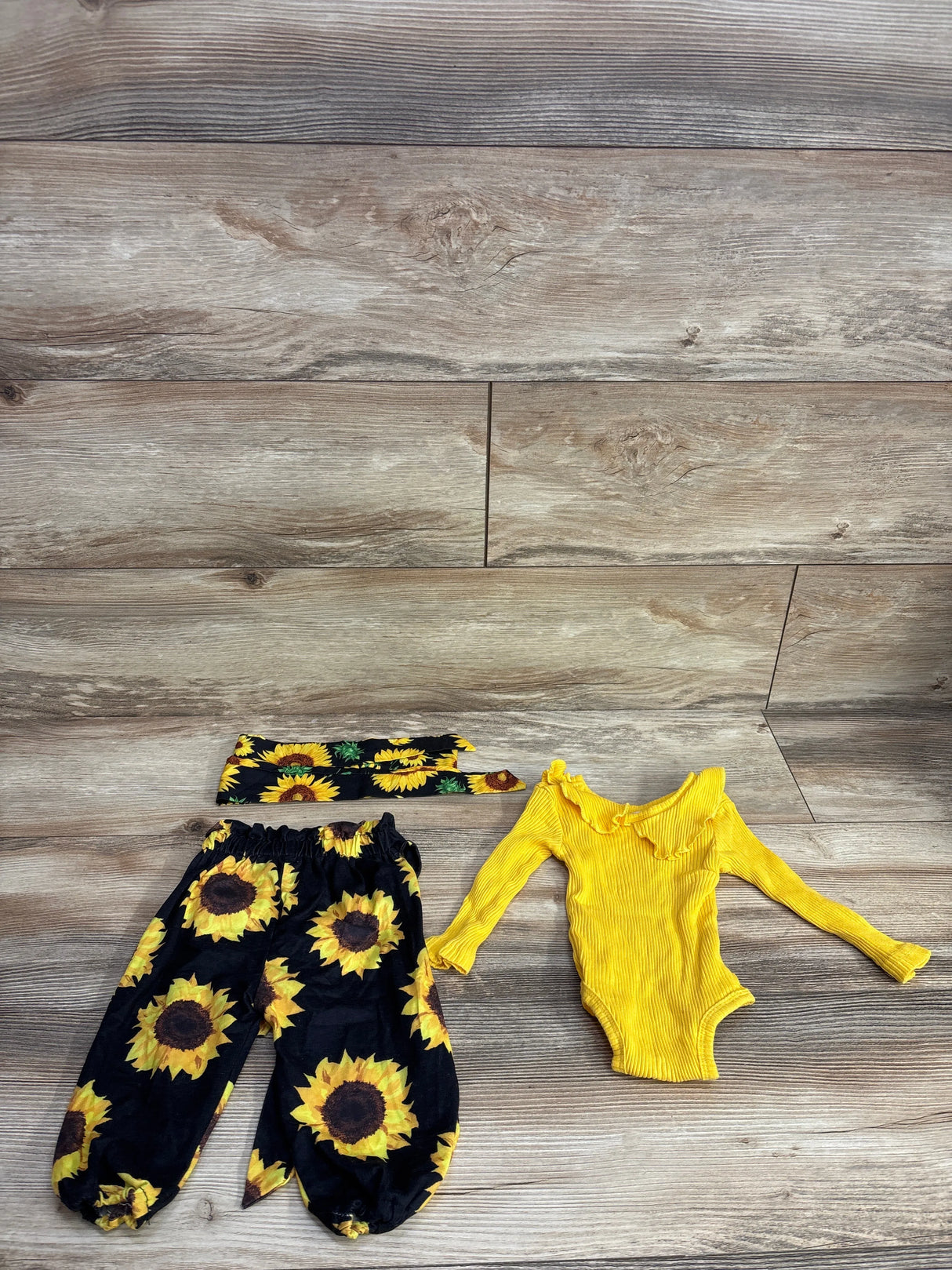 3pc Ribbed Bodysuit & Floral Pants Yellow sz 3-6m