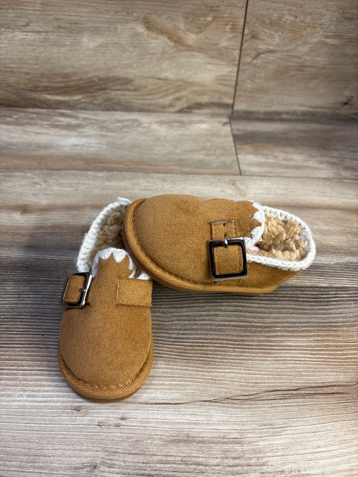 NEW Capelli Sherpa Buckle Slippers Brown sz 4/5c