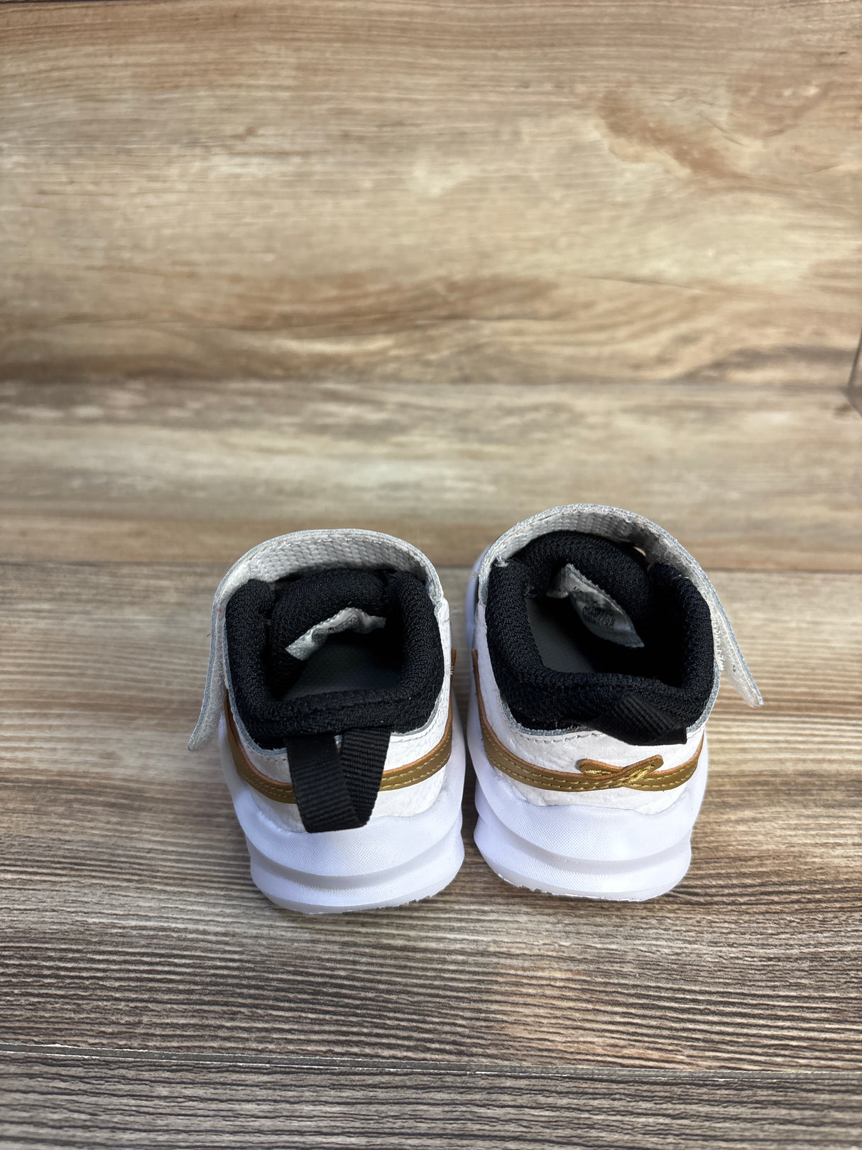 Nike Team Hustle TD 'Black White Metallic Gold D 10 sz 5c